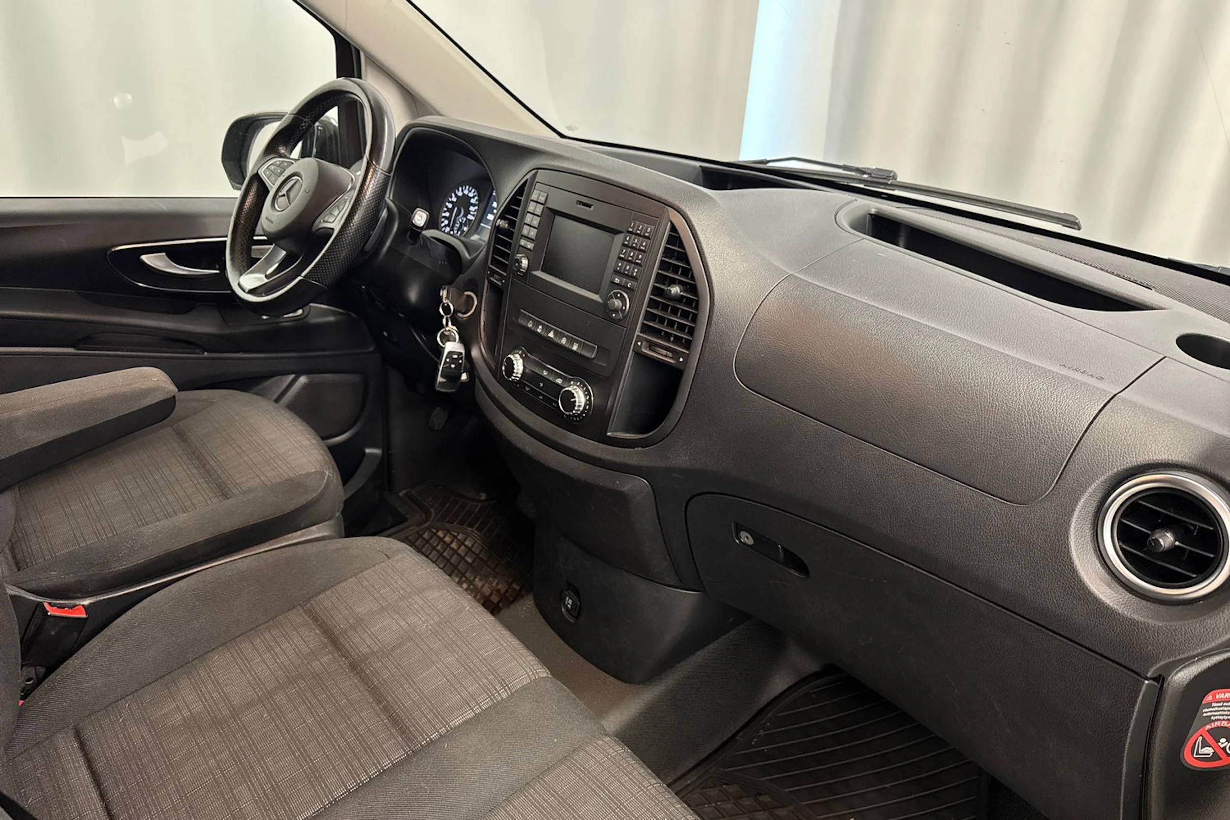 harmaa Mercedes-Benz Vito 2019 kuva 4.