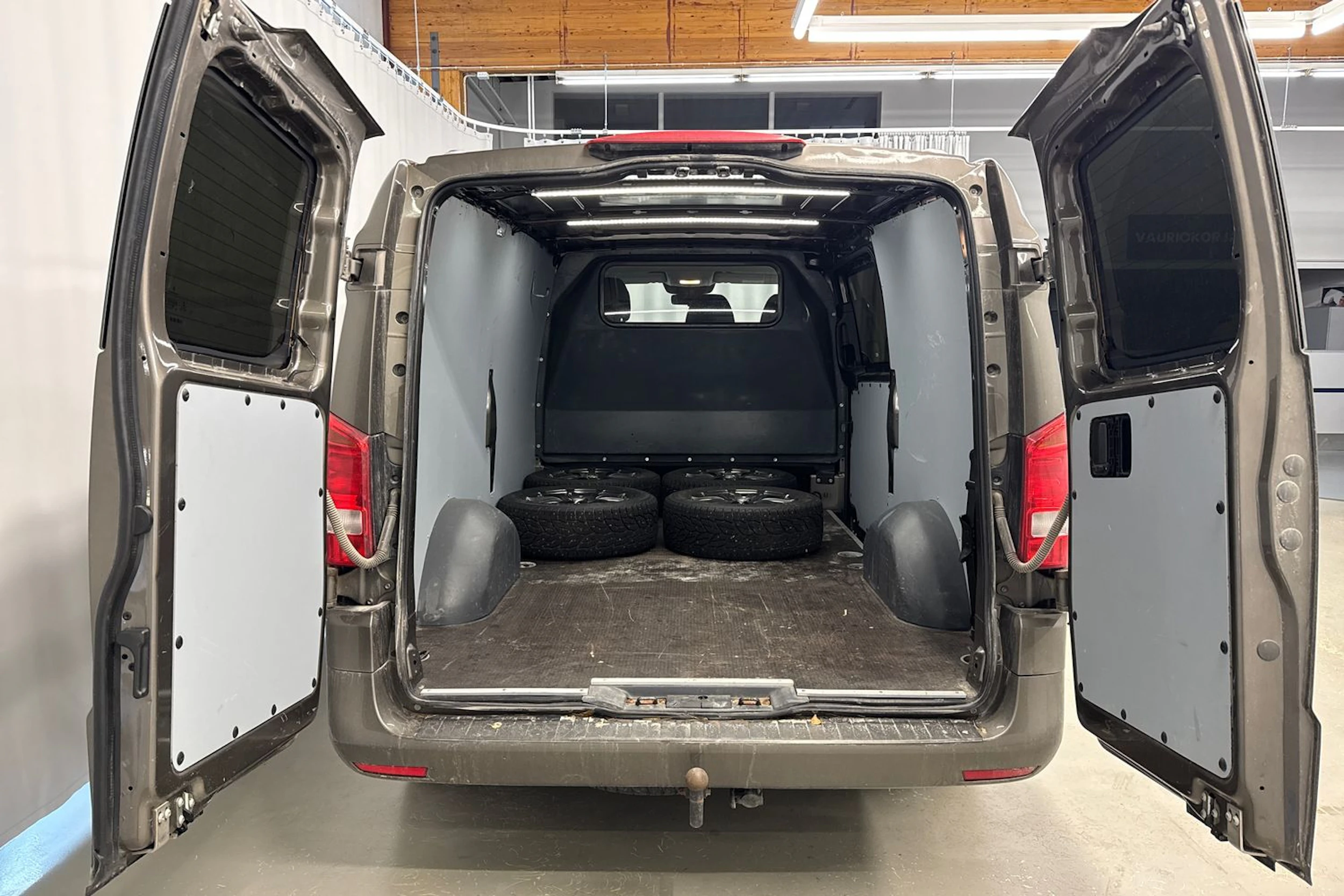 harmaa Mercedes-Benz Vito 2019 kuva 5.