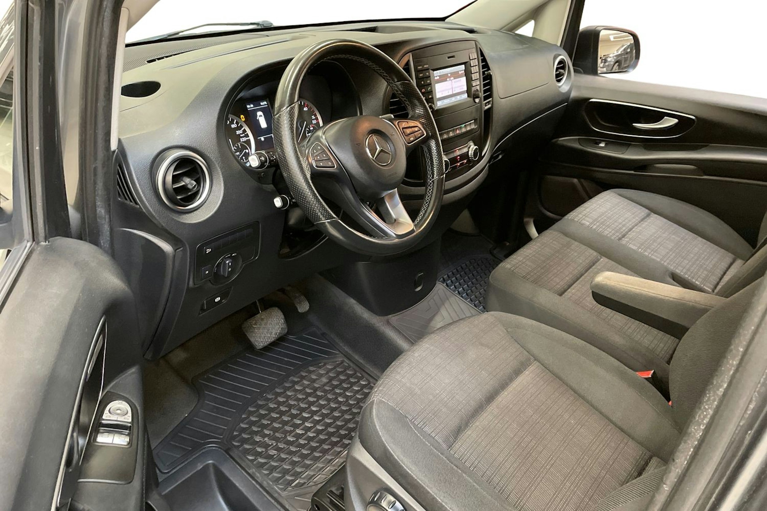 harmaa Mercedes-Benz Vito 2019 kuva 7.