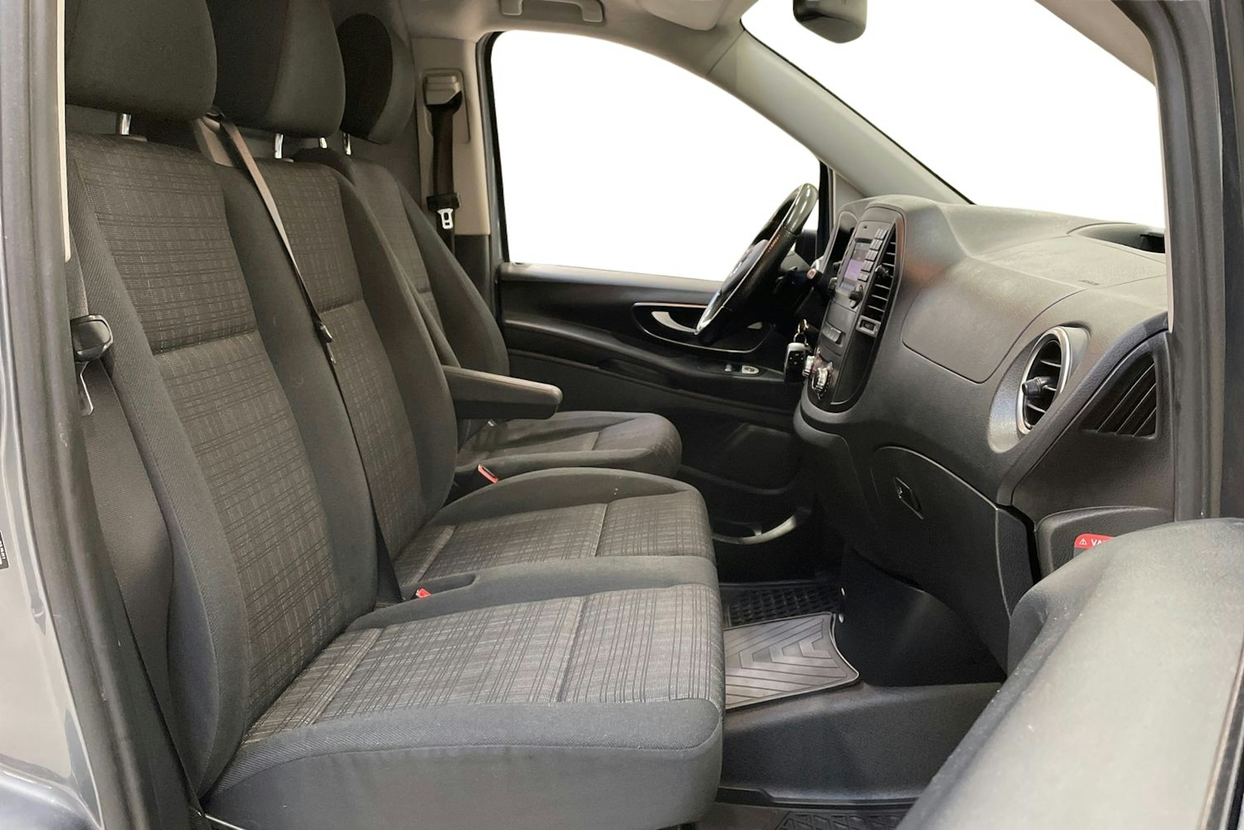 harmaa Mercedes-Benz Vito 2019 kuva 10.