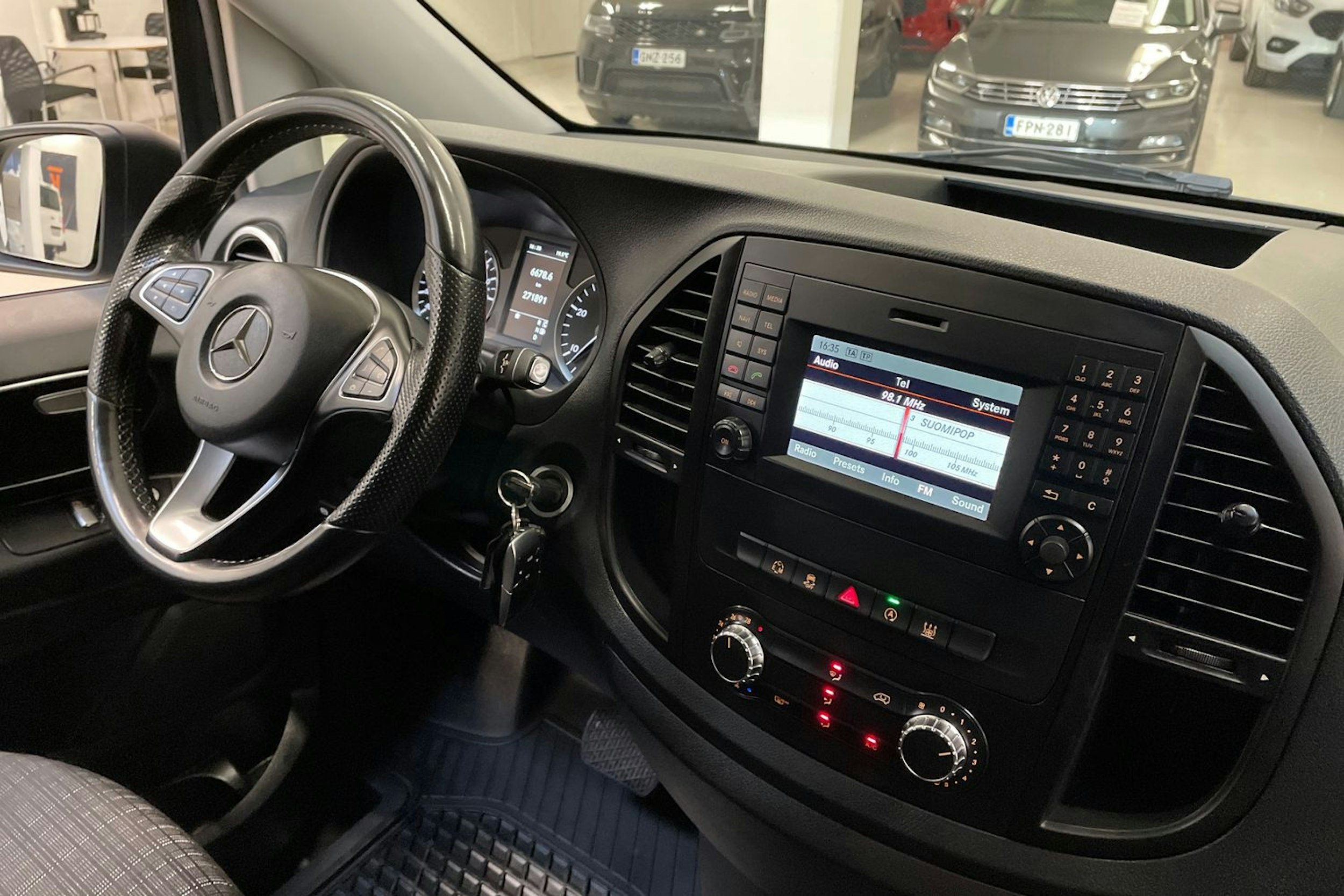 harmaa Mercedes-Benz Vito 2019 kuva 14.