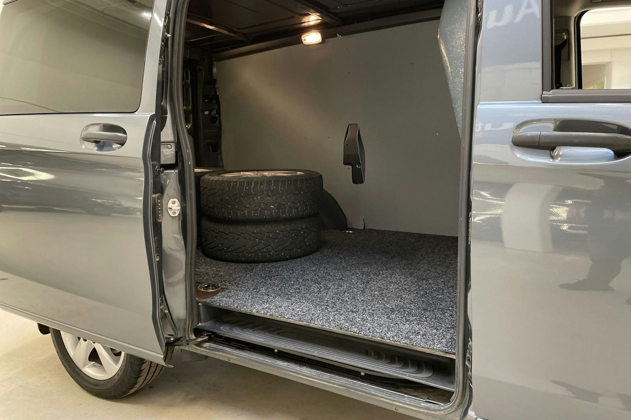 harmaa Mercedes-Benz Vito 2019 kuva 15.
