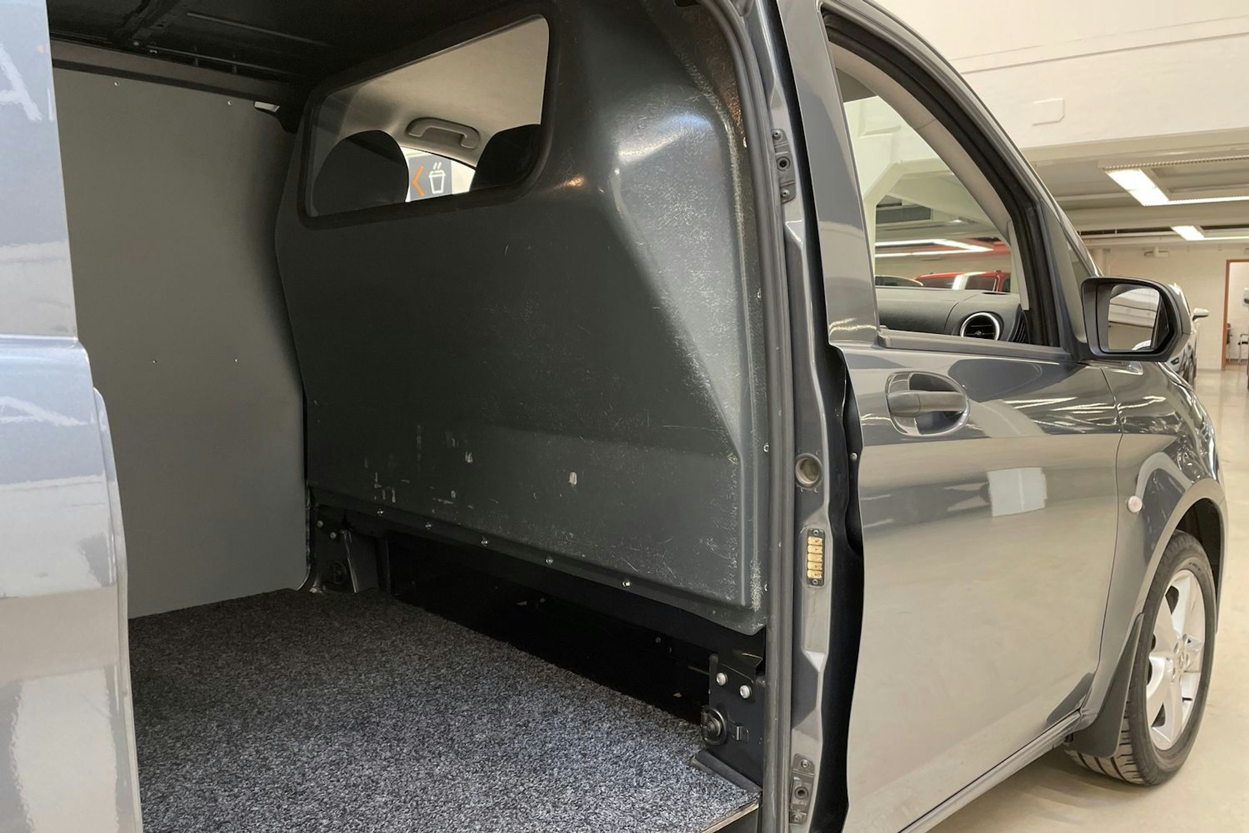 harmaa Mercedes-Benz Vito 2019 kuva 16.