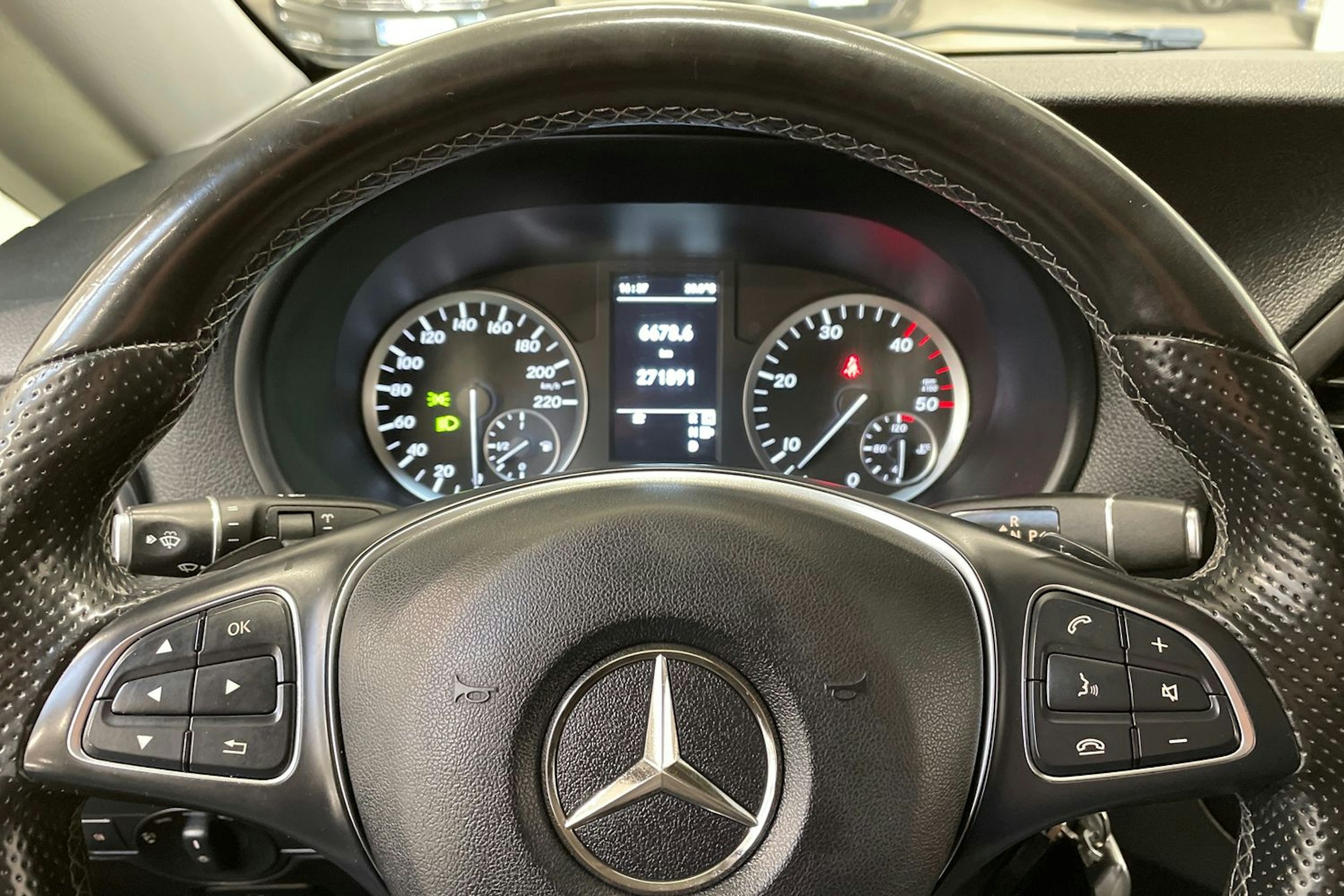 harmaa Mercedes-Benz Vito 2019 kuva 22.