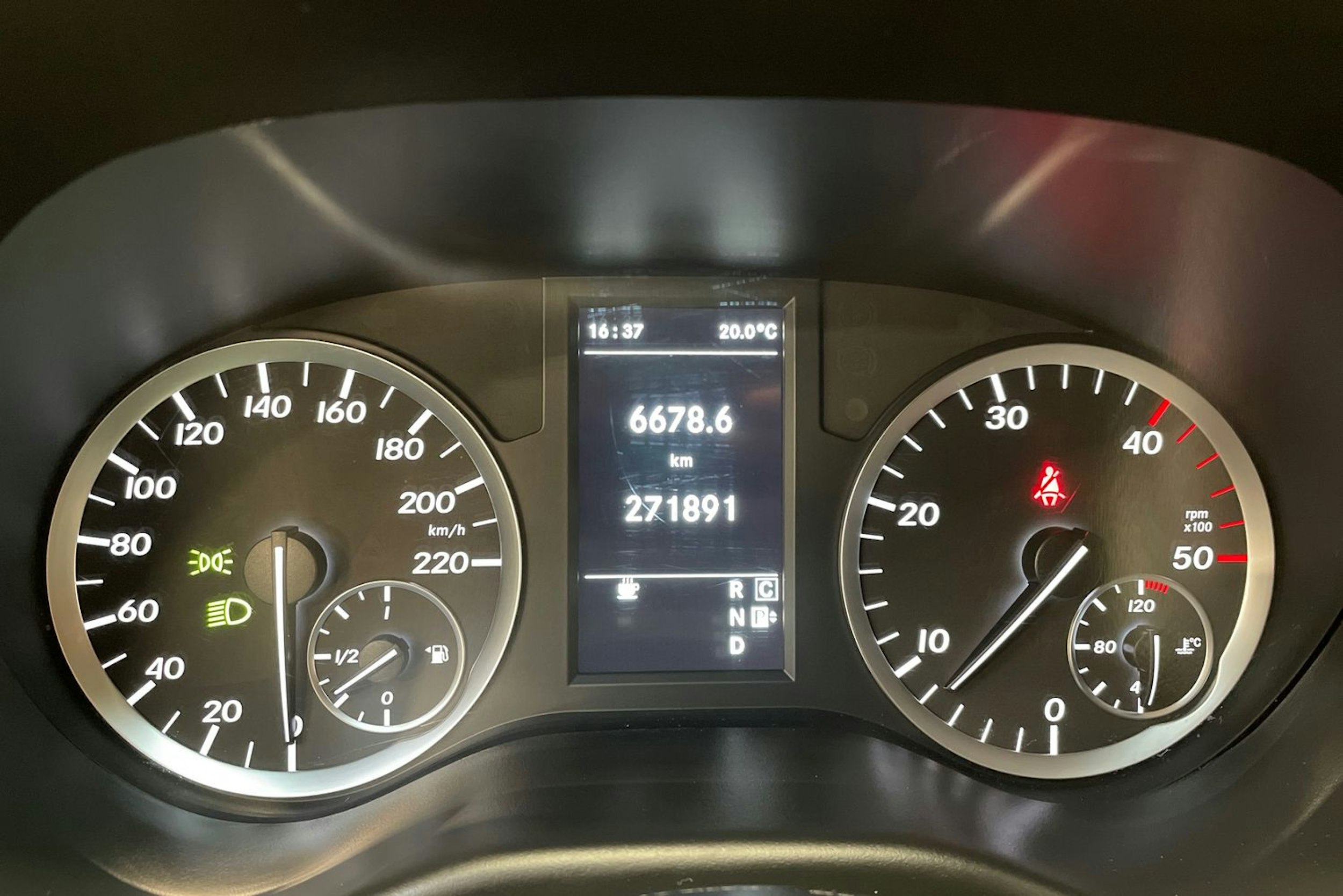 harmaa Mercedes-Benz Vito 2019 kuva 23.