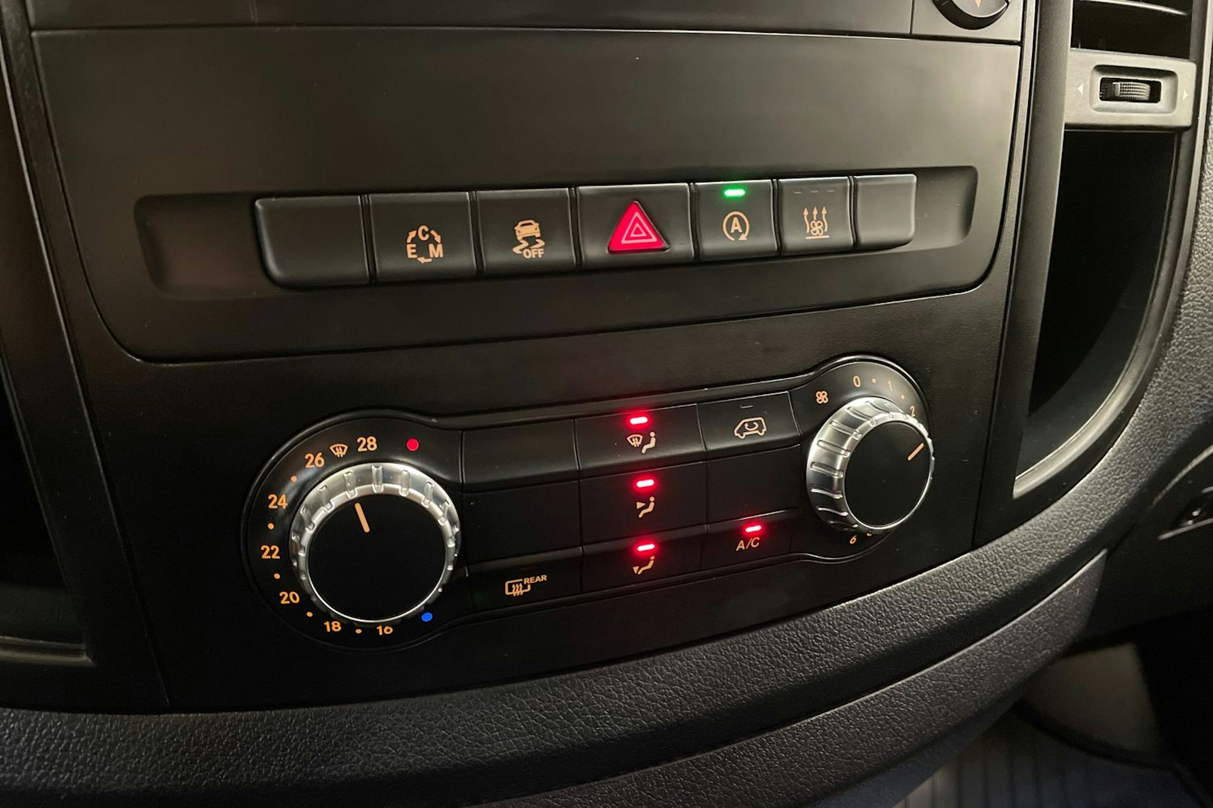harmaa Mercedes-Benz Vito 2019 kuva 25.