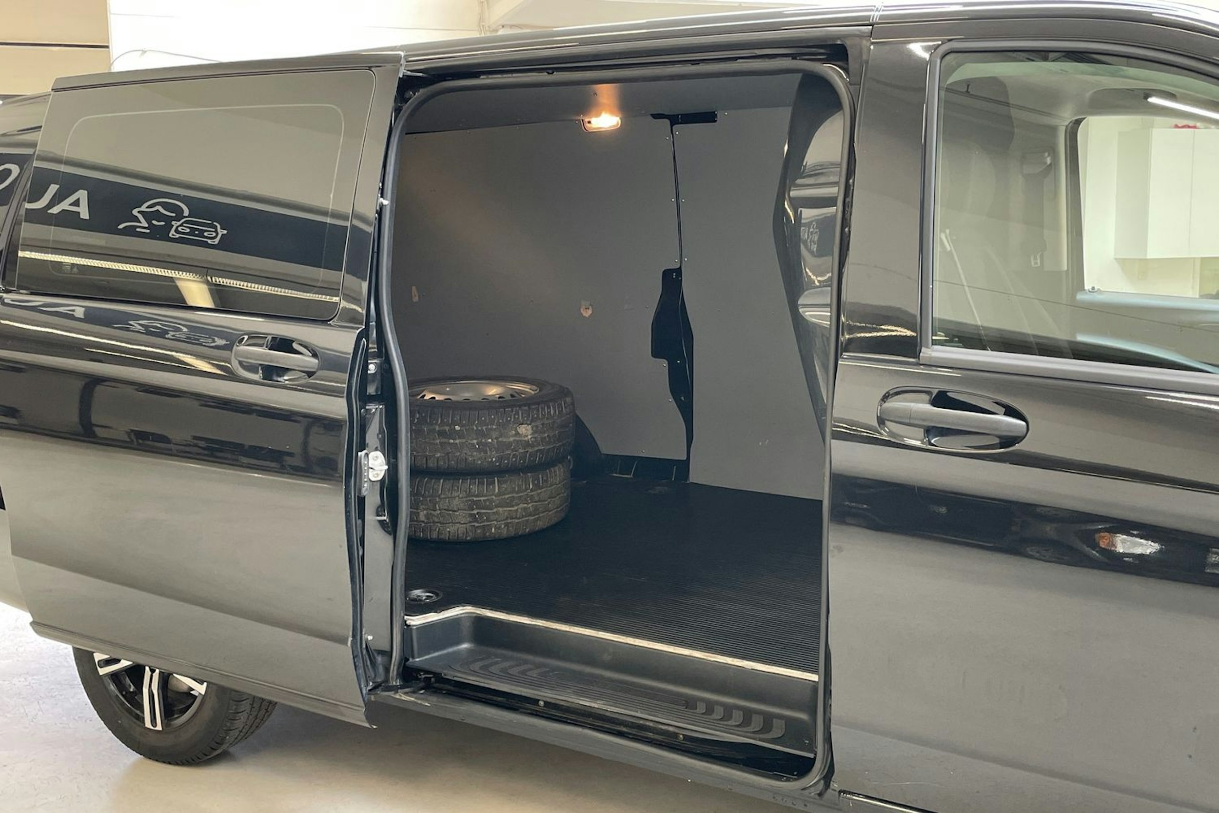 musta Mercedes-Benz Vito 2019 kuva 13.