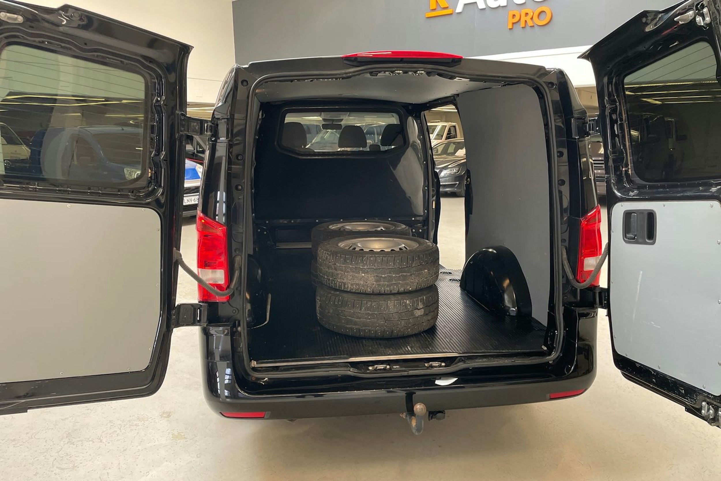 musta Mercedes-Benz Vito 2019 kuva 14.