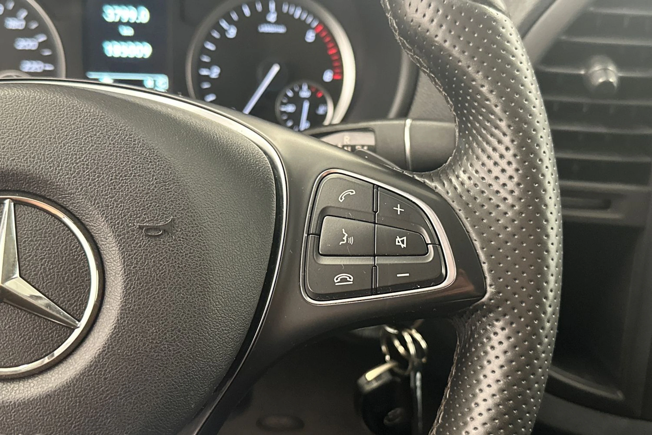 valkoinen Mercedes-Benz Vito 2019 kuva 12.