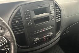 valkoinen Mercedes-Benz Vito 2019 kuva 13.