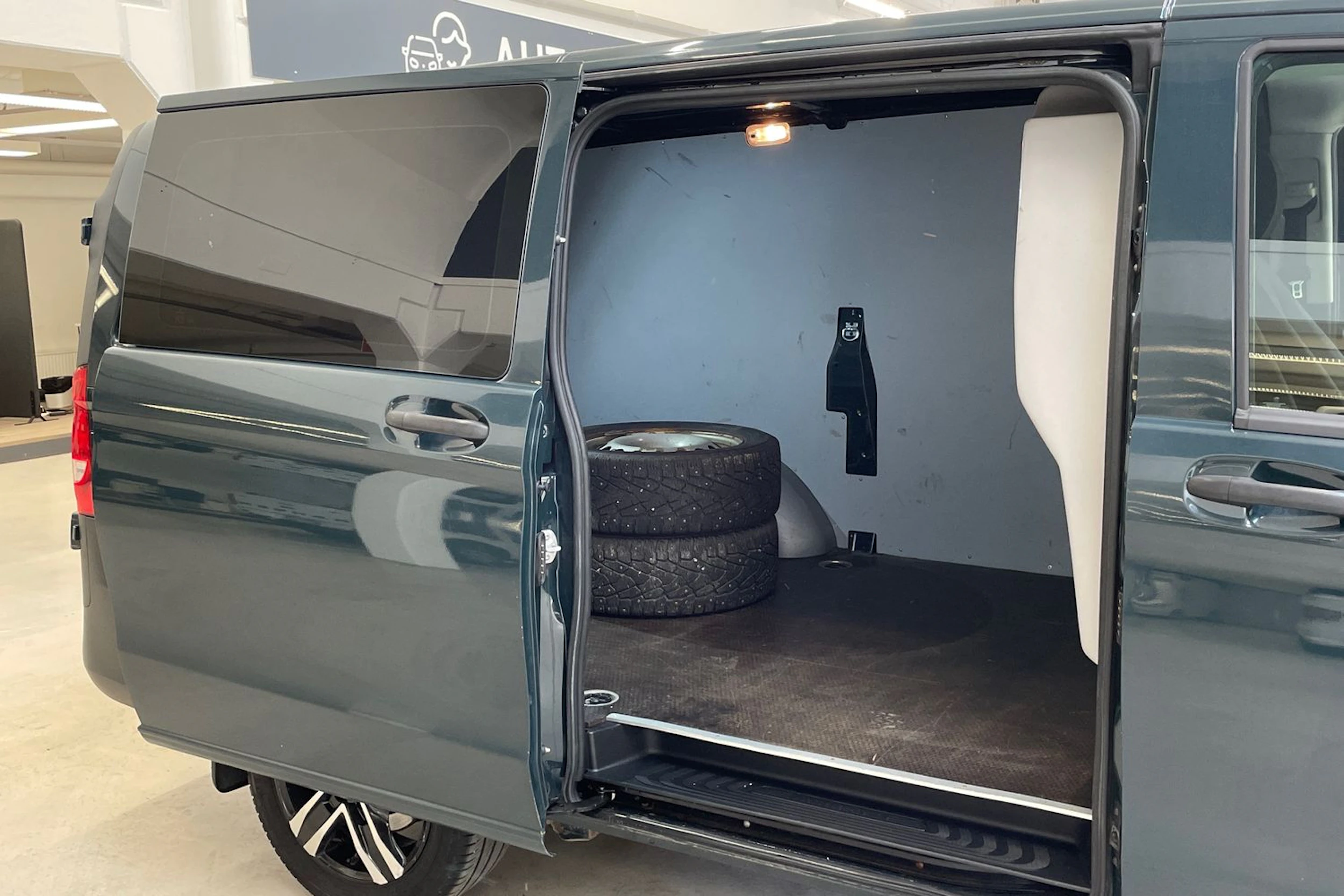 vihreä Mercedes-Benz Vito 2019 kuva 12.