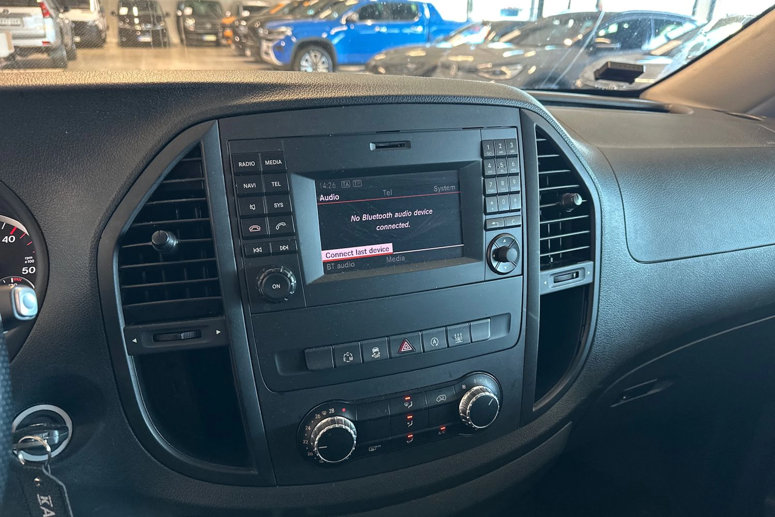 valkoinen Mercedes-Benz Vito 2019 kuva 4.