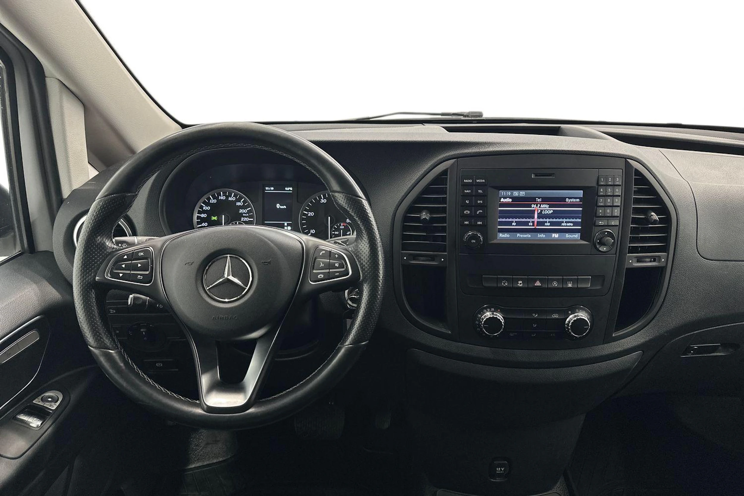 valkoinen Mercedes-Benz Vito 2019 kuva 7.