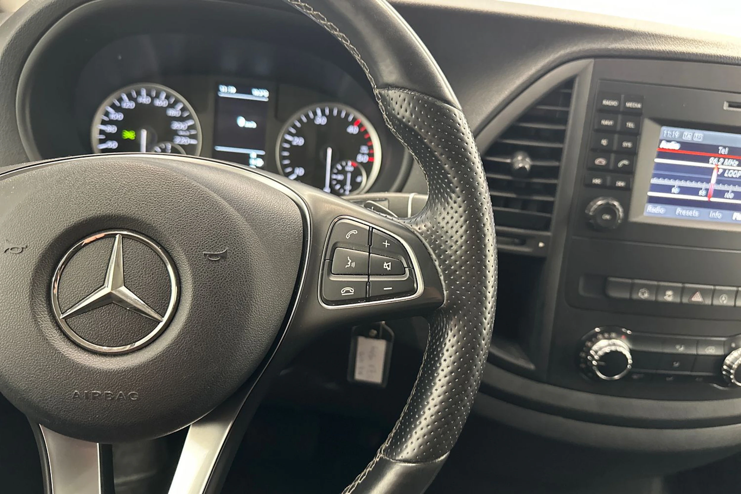 valkoinen Mercedes-Benz Vito 2019 kuva 12.