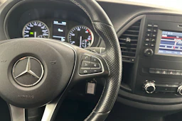 valkoinen Mercedes-Benz Vito 2019 kuva 12.