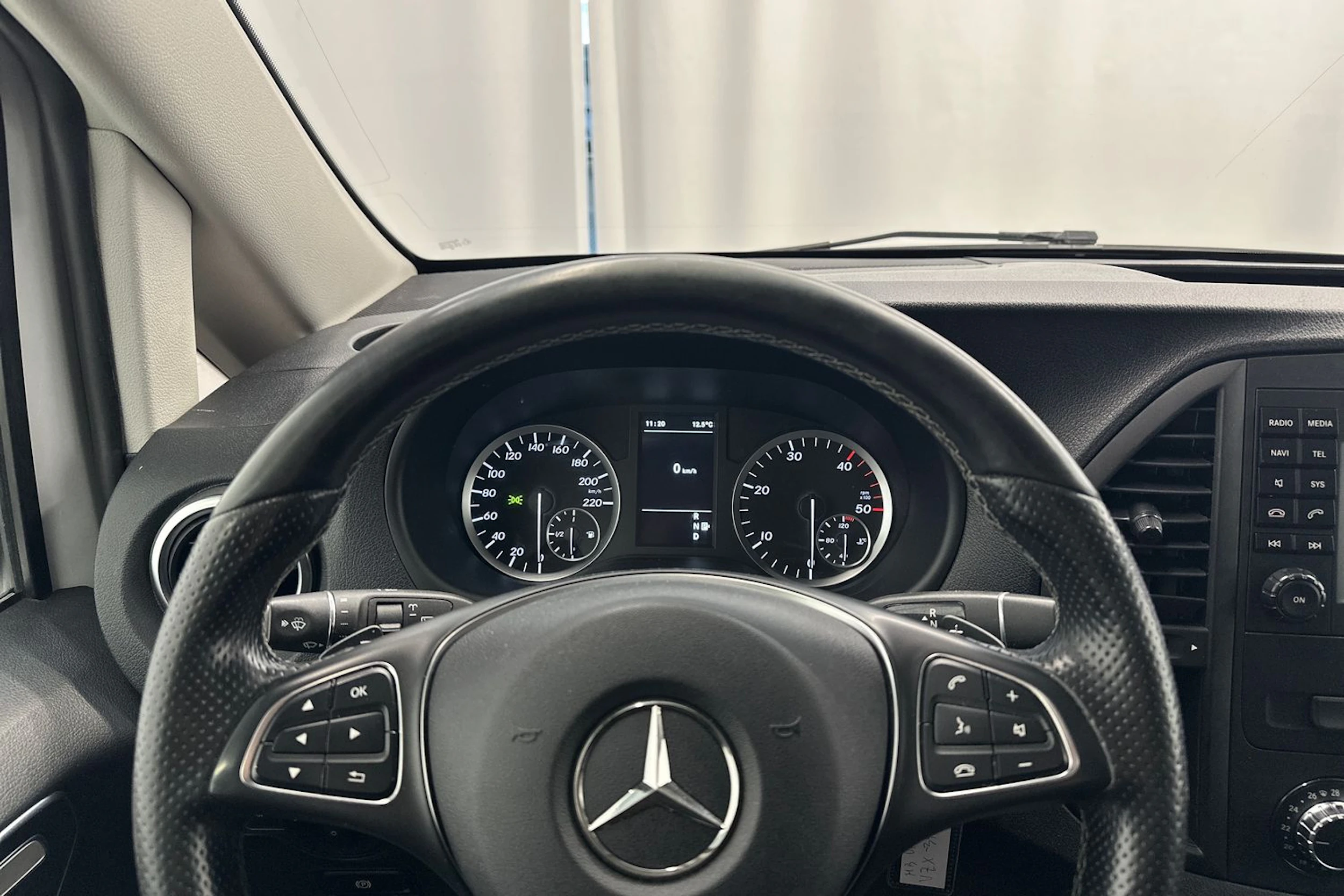 valkoinen Mercedes-Benz Vito 2019 kuva 13.