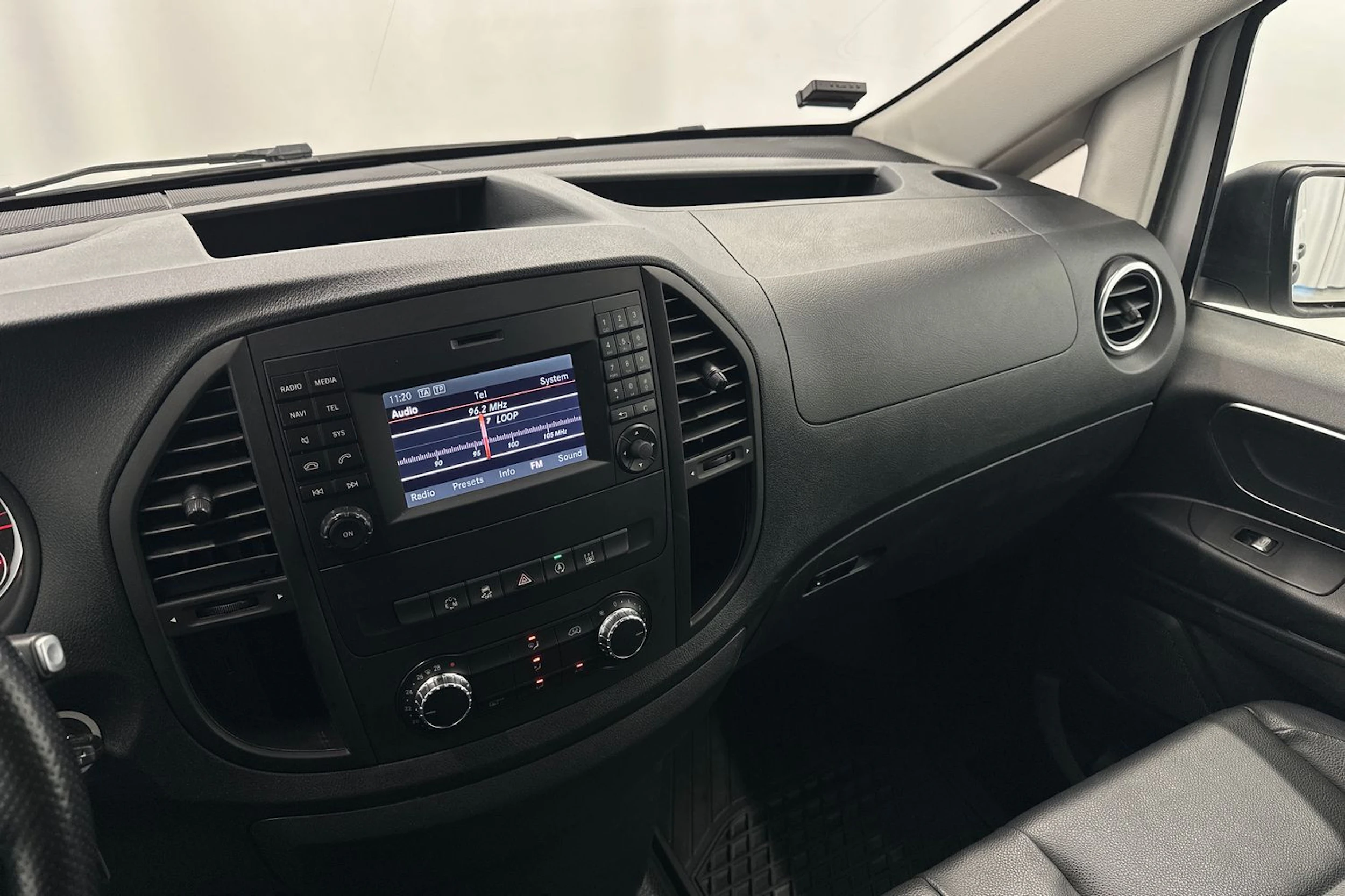 valkoinen Mercedes-Benz Vito 2019 kuva 14.