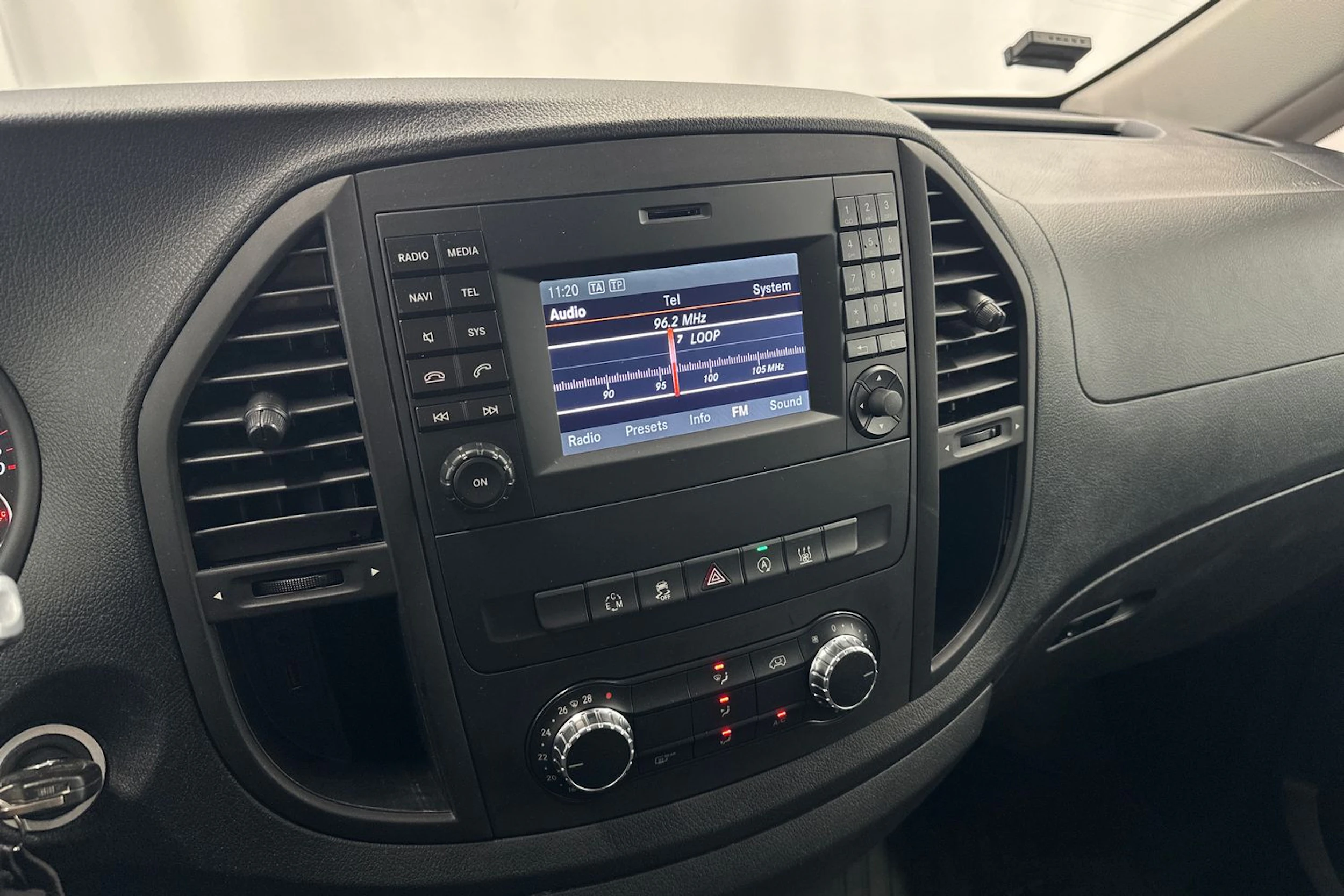 valkoinen Mercedes-Benz Vito 2019 kuva 15.
