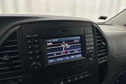 valkoinen Mercedes-Benz Vito 2019 kuva 16.