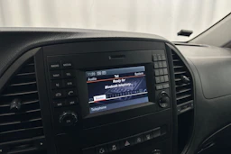 valkoinen Mercedes-Benz Vito 2019 kuva 18.