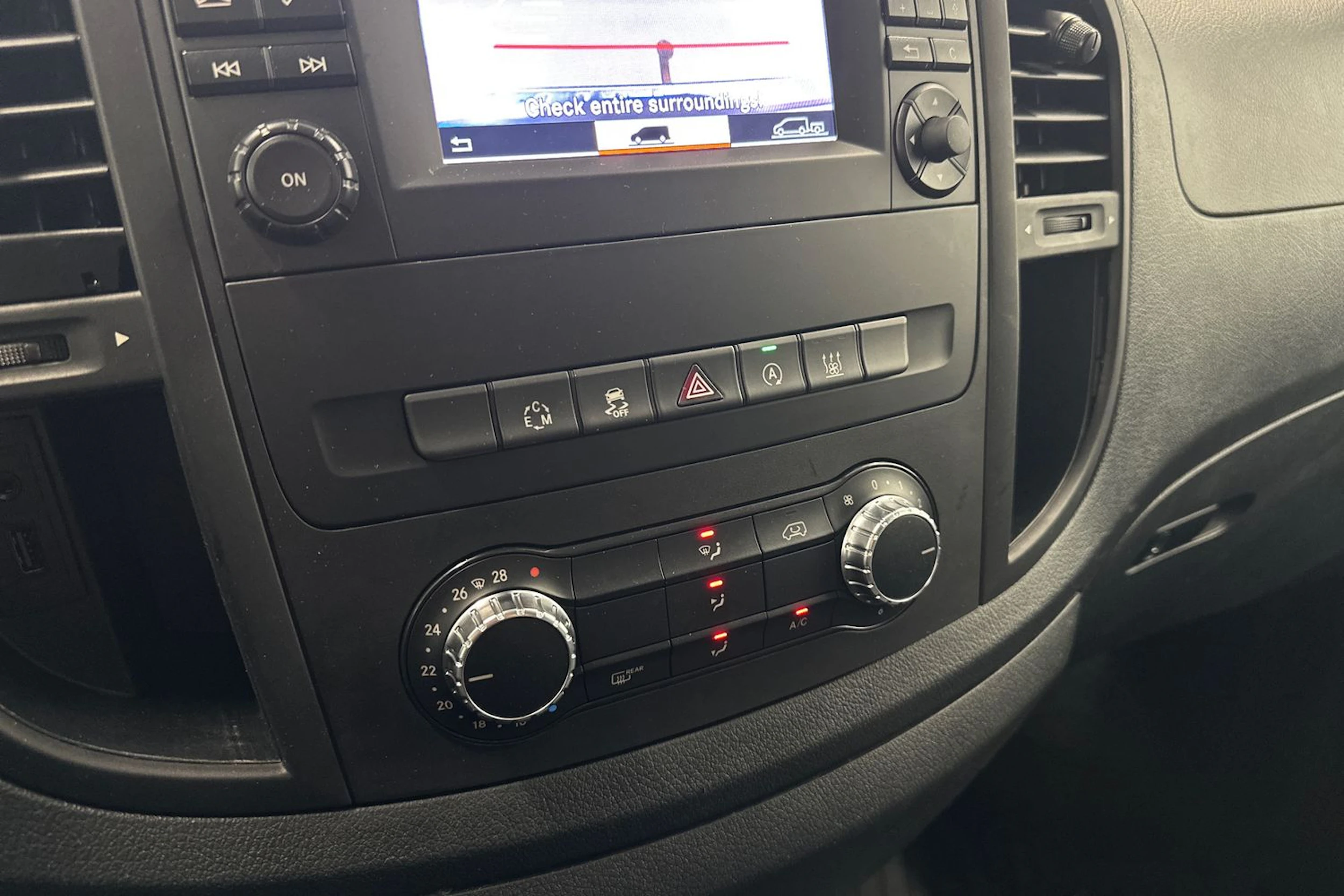 valkoinen Mercedes-Benz Vito 2019 kuva 21.