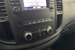 valkoinen Mercedes-Benz Vito 2019 kuva 21.