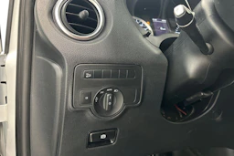 valkoinen Mercedes-Benz Vito 2019 kuva 25.