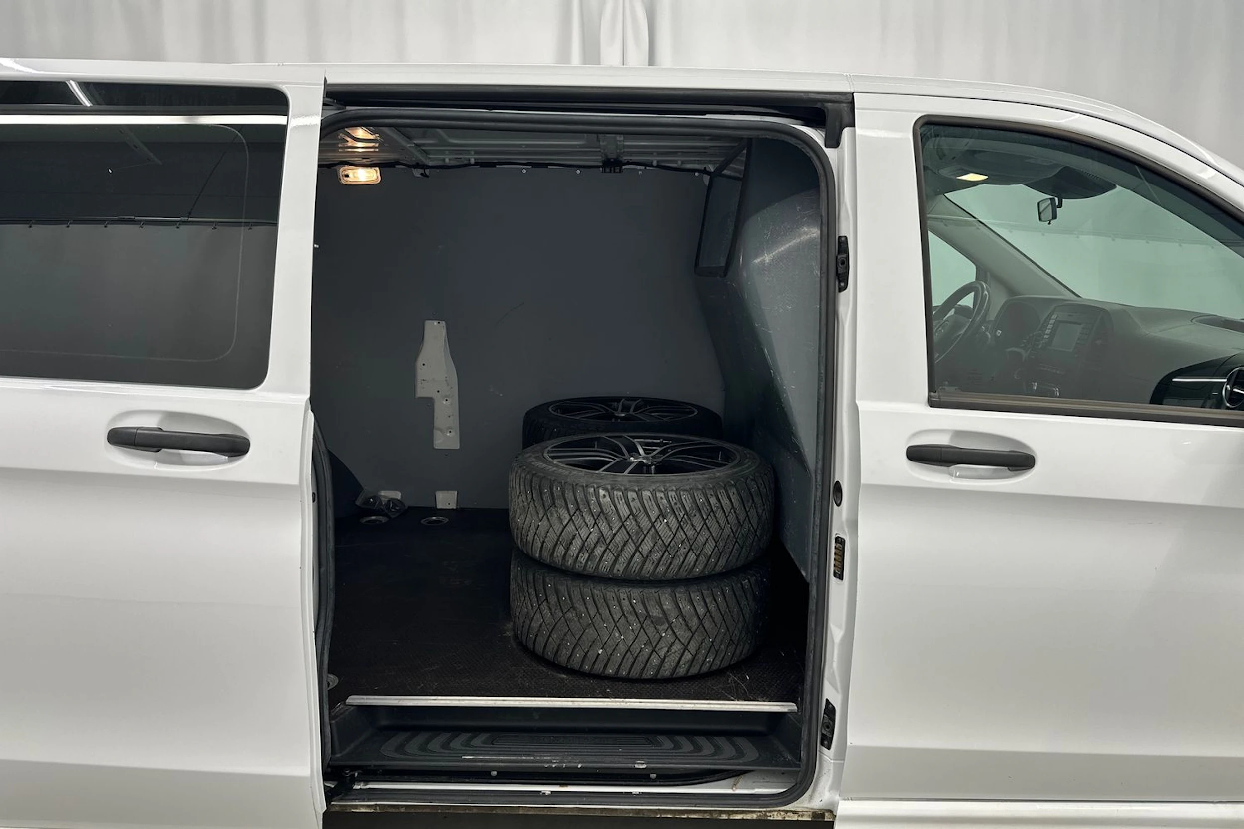 valkoinen Mercedes-Benz Vito 2019 kuva 27.