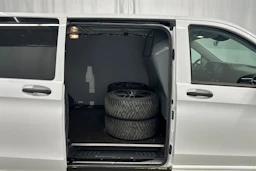 valkoinen Mercedes-Benz Vito 2019 kuva 27.