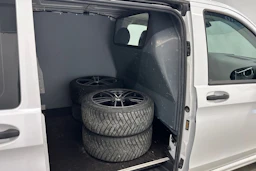 valkoinen Mercedes-Benz Vito 2019 kuva 28.