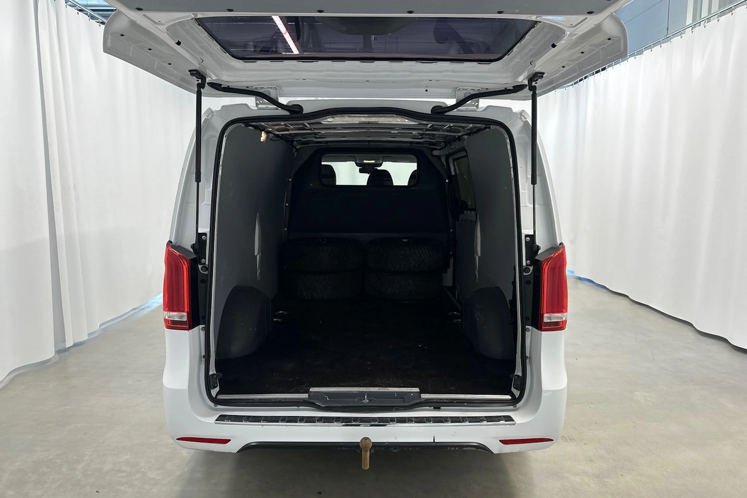 valkoinen Mercedes-Benz Vito 2019 kuva 29.