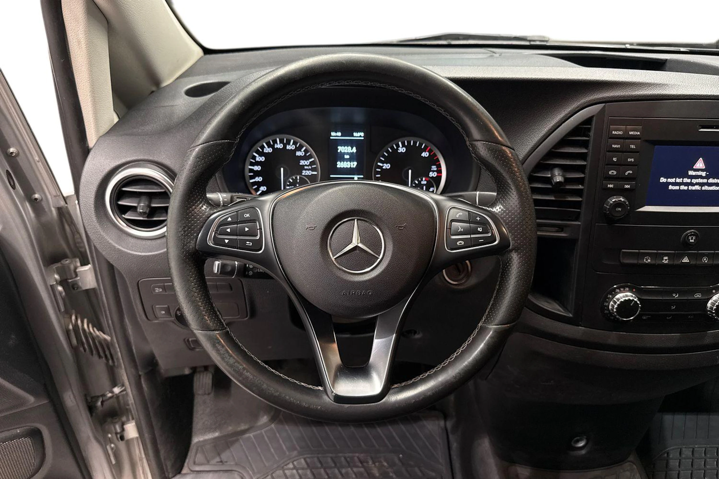 harmaa Mercedes-Benz Vito 2019 kuva 9.