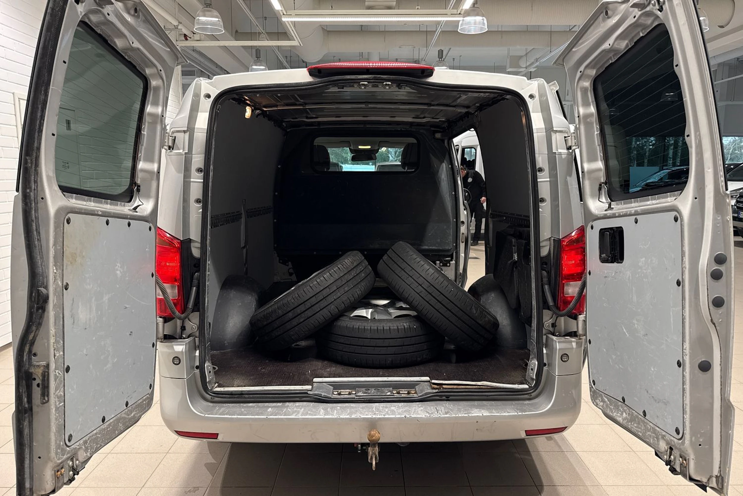 harmaa Mercedes-Benz Vito 2019 kuva 15.