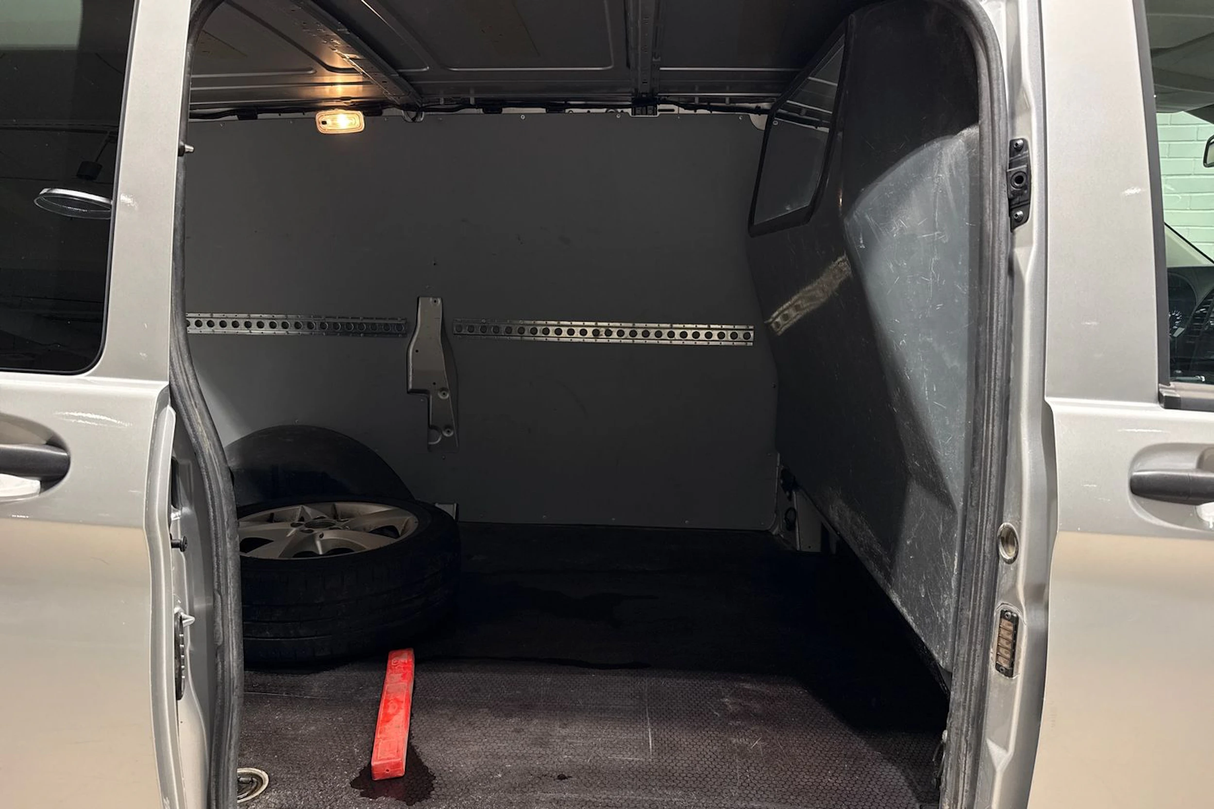 harmaa Mercedes-Benz Vito 2019 kuva 16.