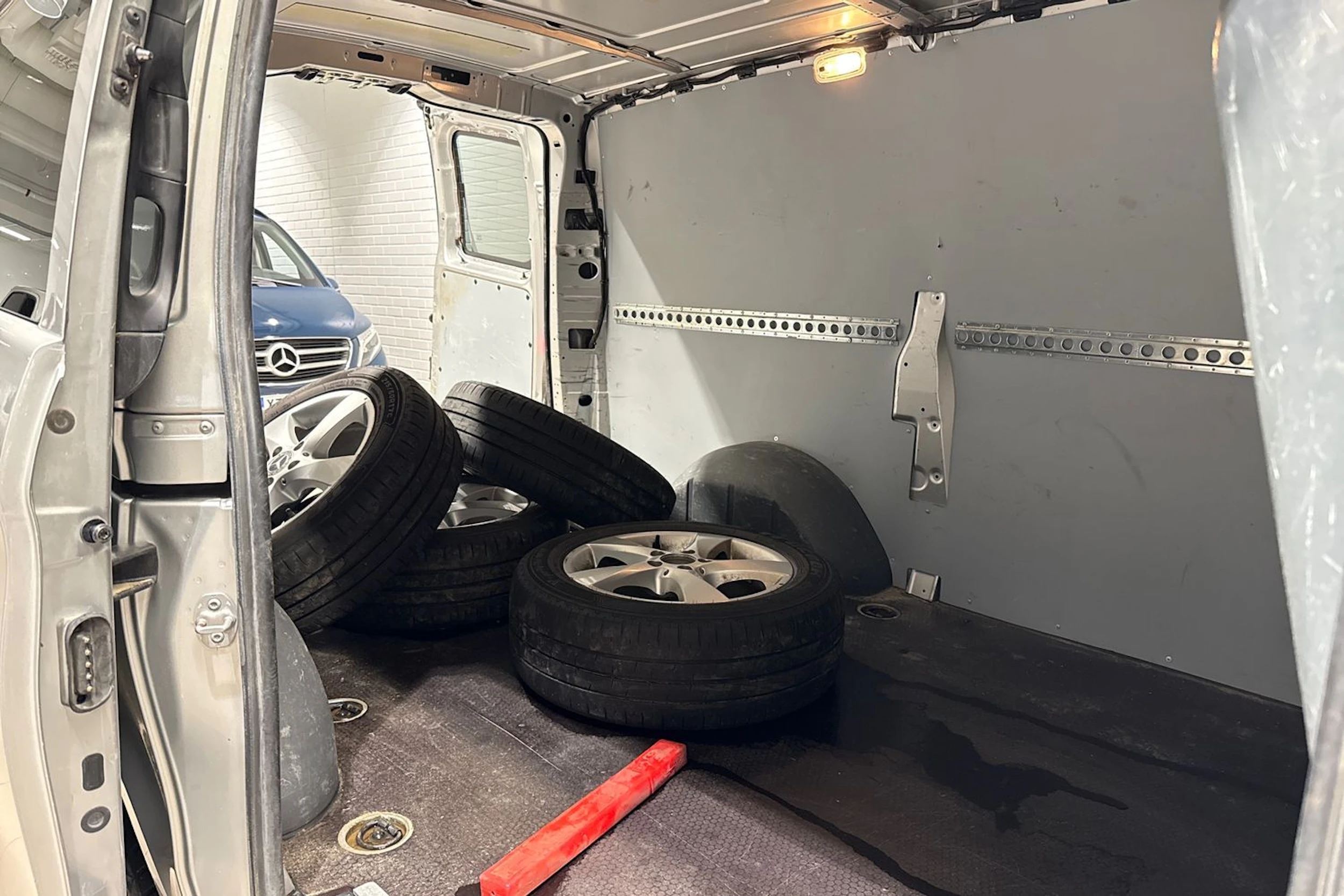 harmaa Mercedes-Benz Vito 2019 kuva 17.