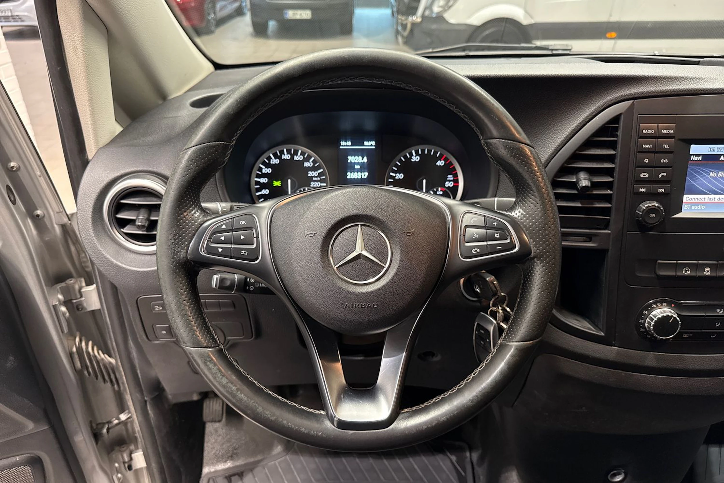 harmaa Mercedes-Benz Vito 2019 kuva 19.