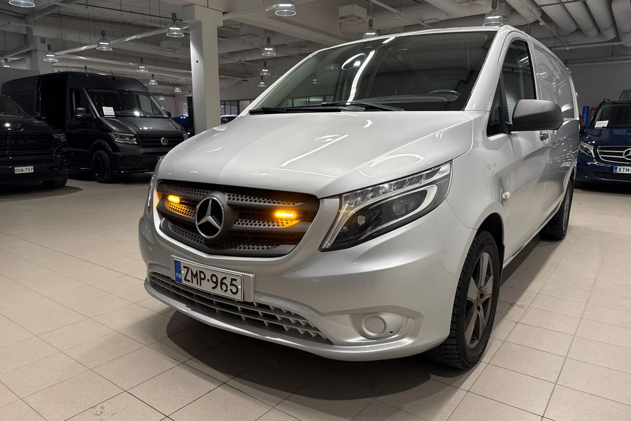 harmaa Mercedes-Benz Vito 2019 kuva 27.