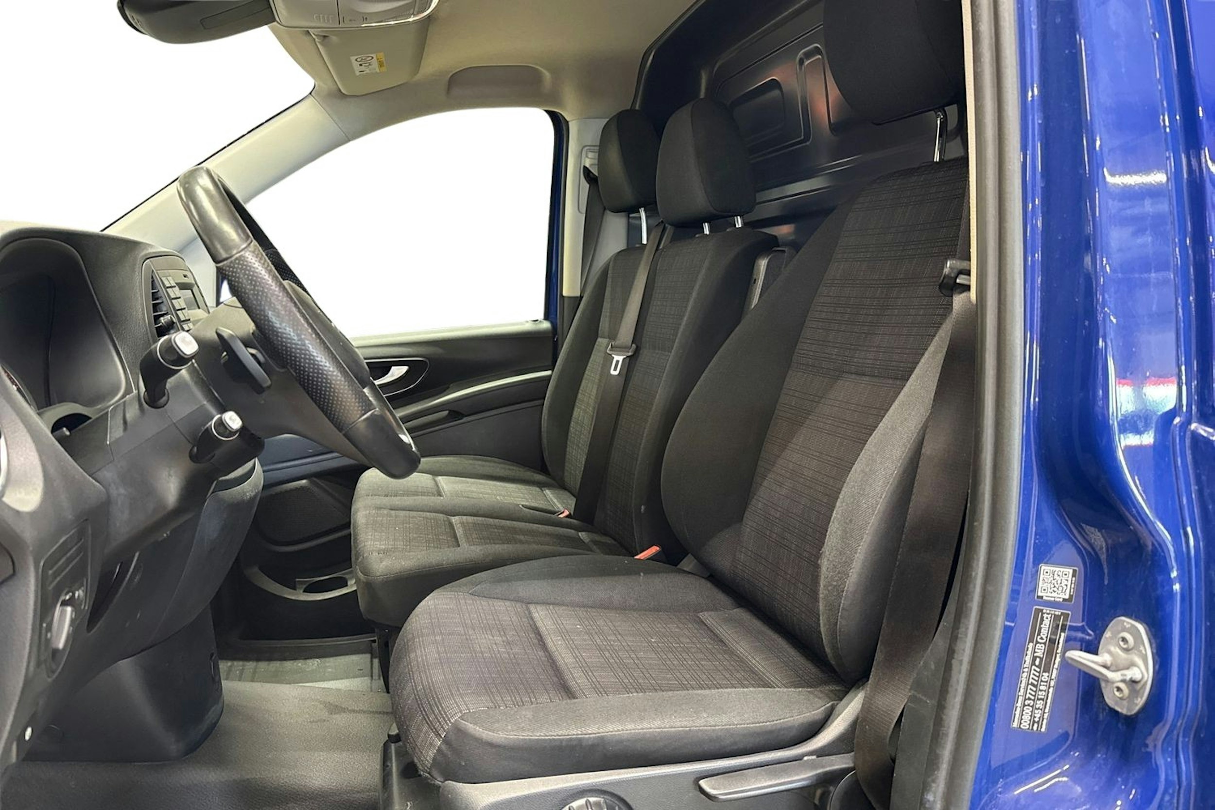 sininen Mercedes-Benz Vito 2020 kuva 7.