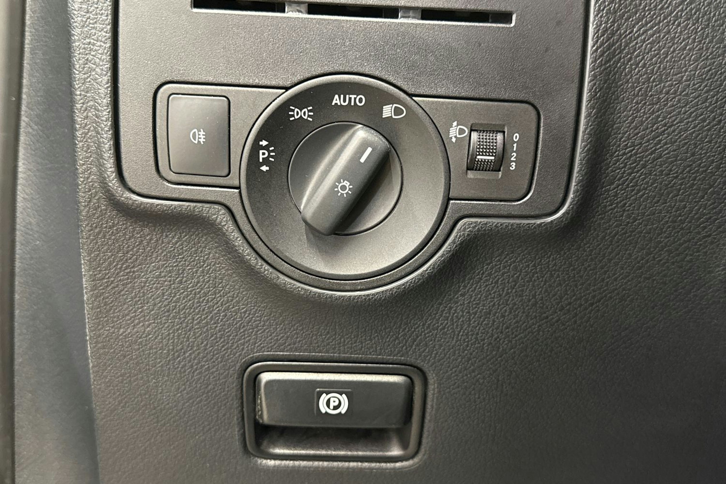 sininen Mercedes-Benz Vito 2020 kuva 14.