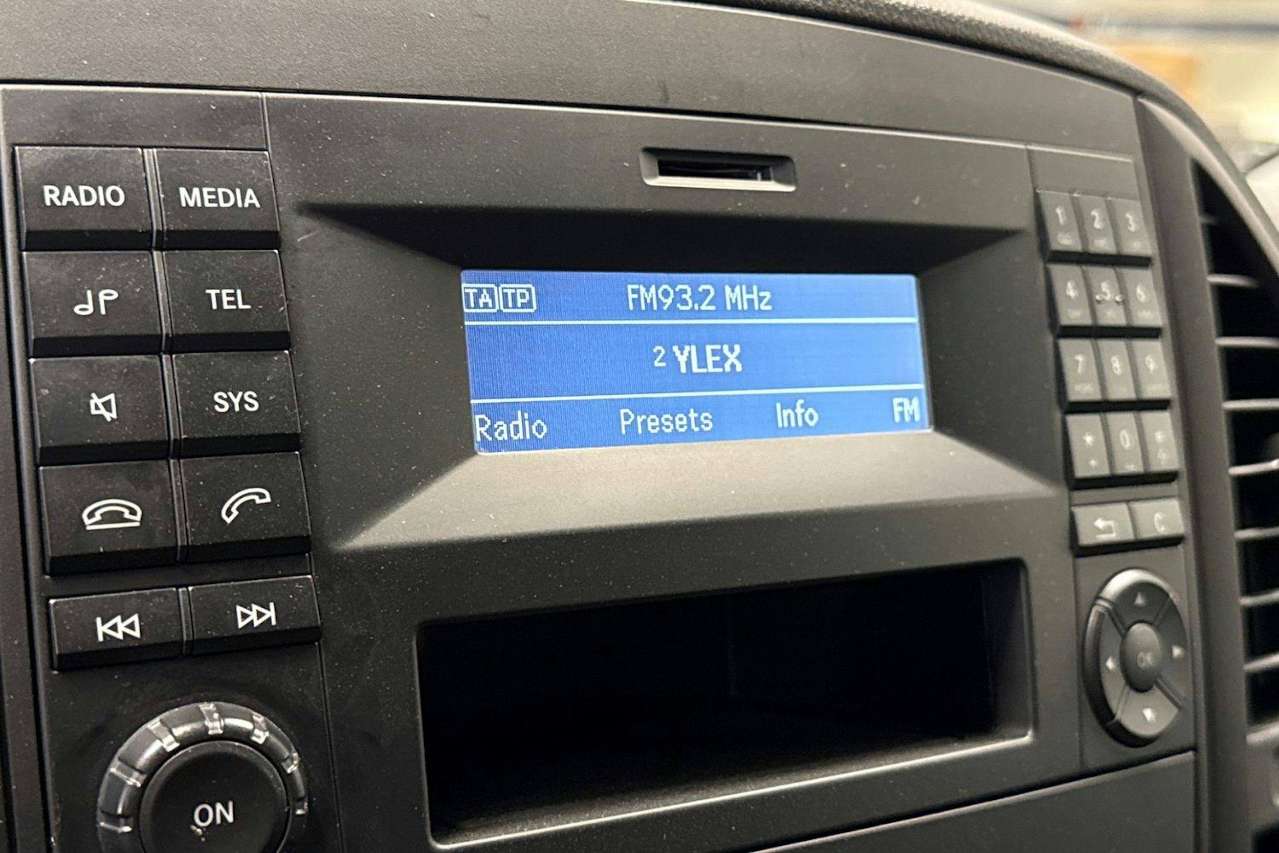 sininen Mercedes-Benz Vito 2020 kuva 18.