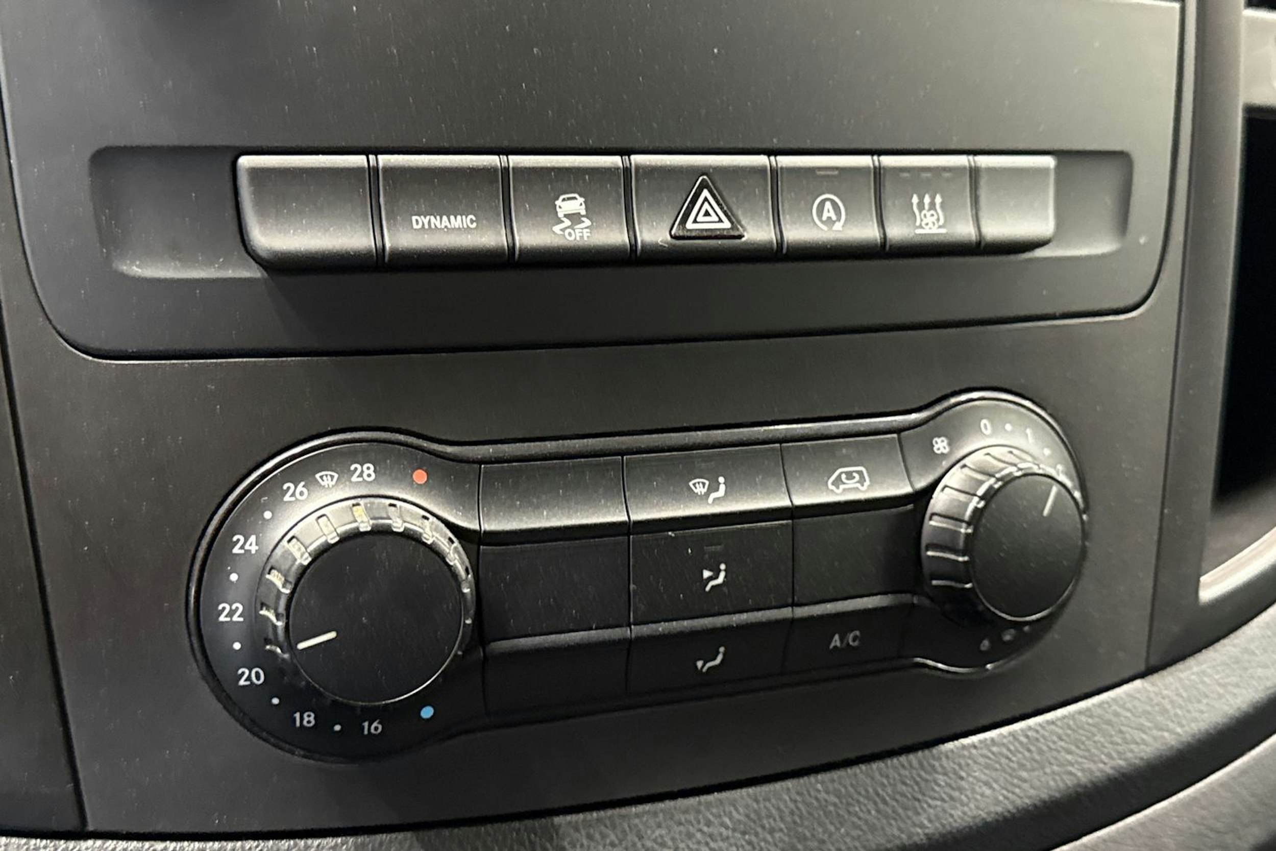 sininen Mercedes-Benz Vito 2020 kuva 20.
