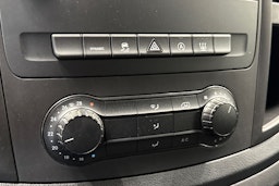 sininen Mercedes-Benz Vito 2020 kuva 20.