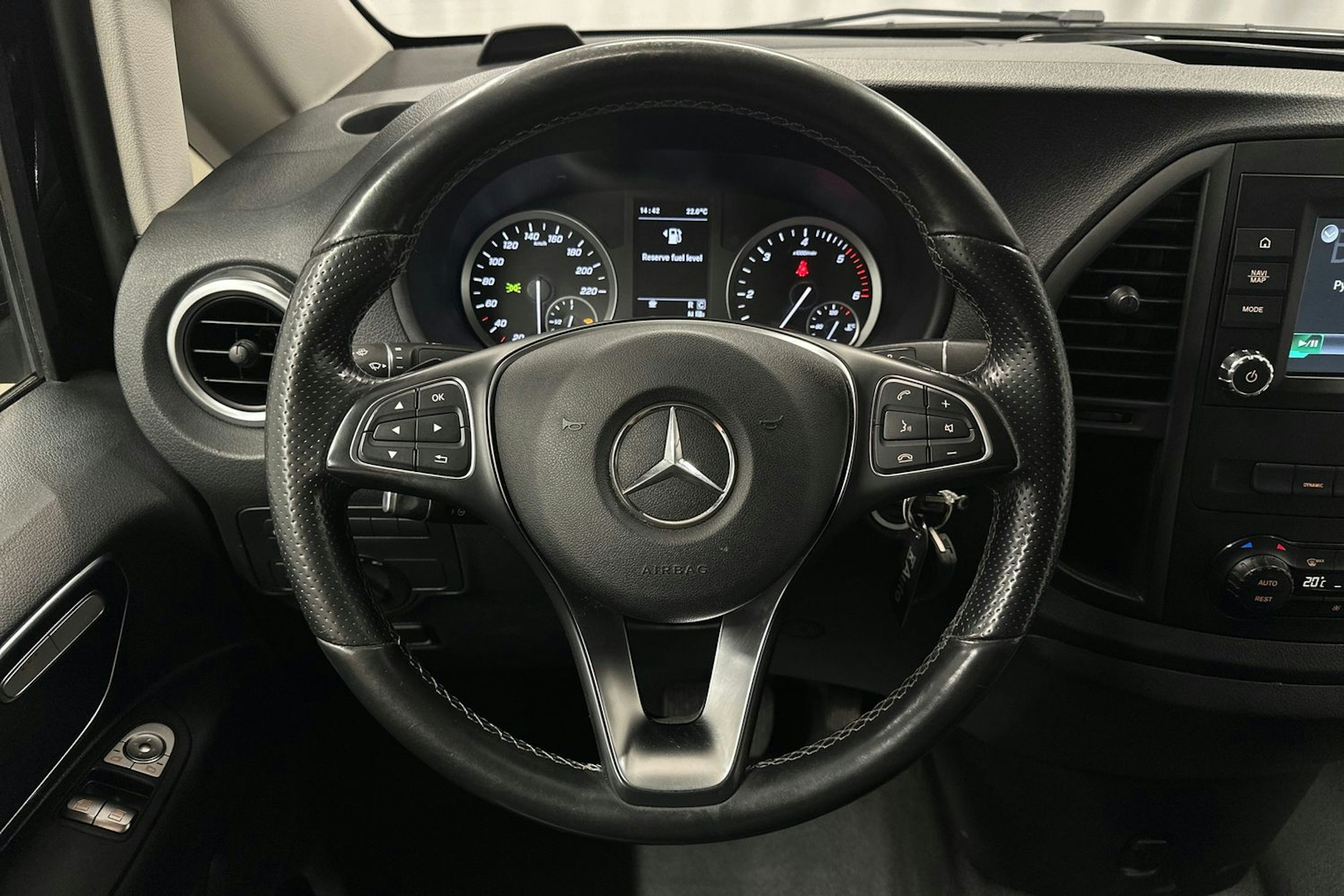 musta Mercedes-Benz Vito 2020 kuva 11.