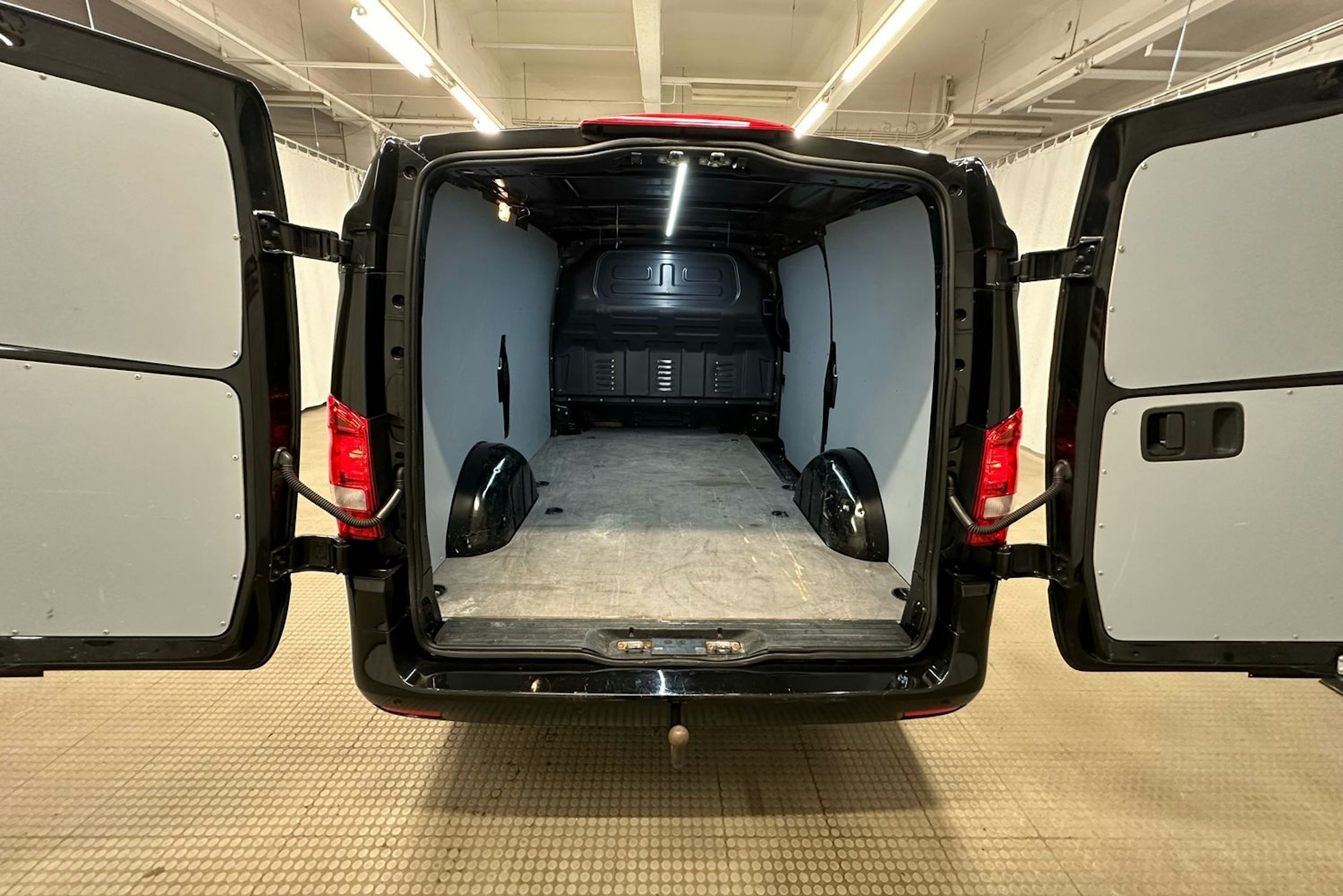 musta Mercedes-Benz Vito 2020 kuva 24.