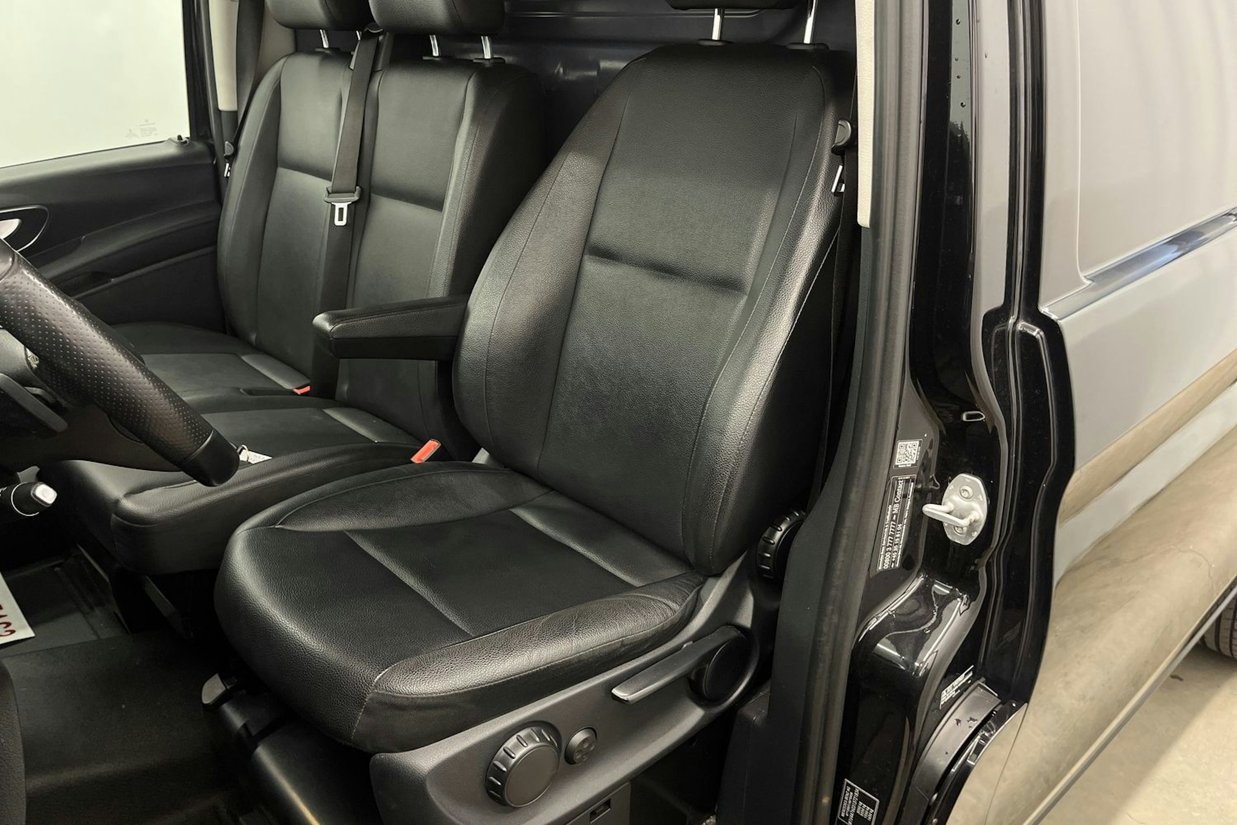 musta Mercedes-Benz Vito 2020 kuva 33.