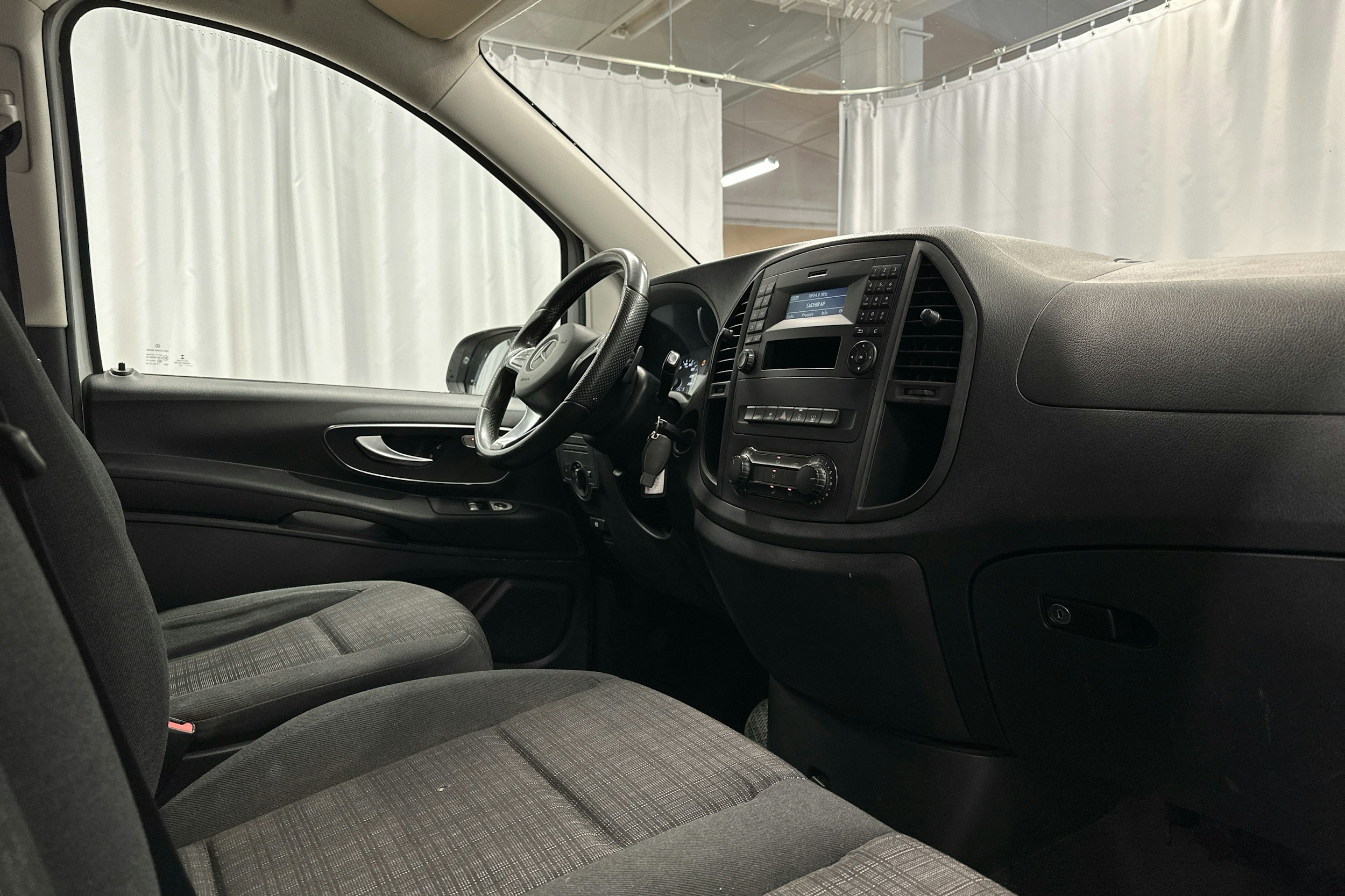 valkoinen Mercedes-Benz Vito 2020 kuva 6.
