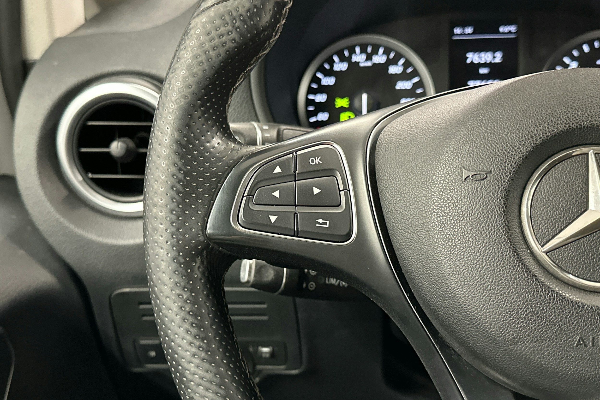 valkoinen Mercedes-Benz Vito 2020 kuva 7.