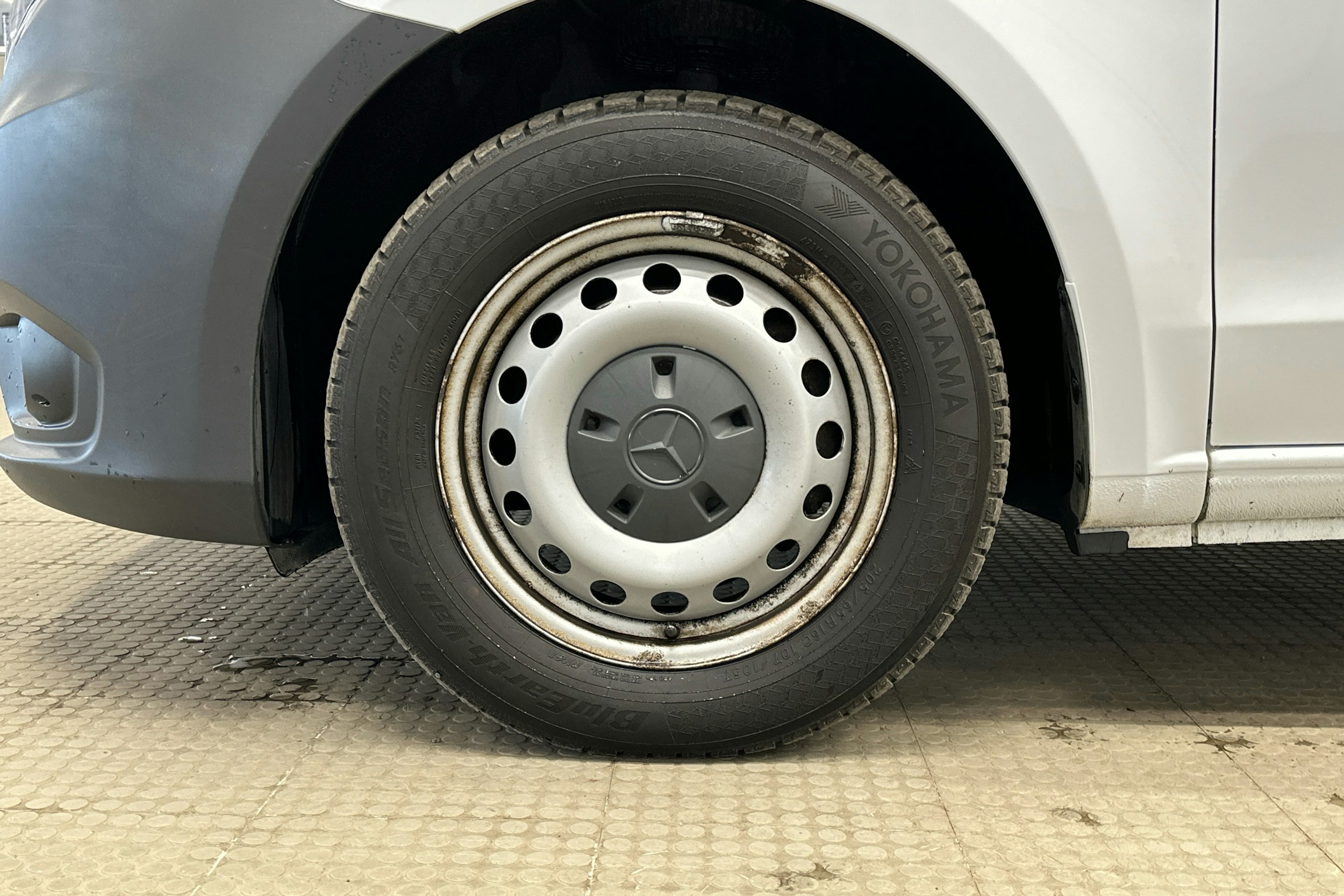 valkoinen Mercedes-Benz Vito 2020 kuva 9.
