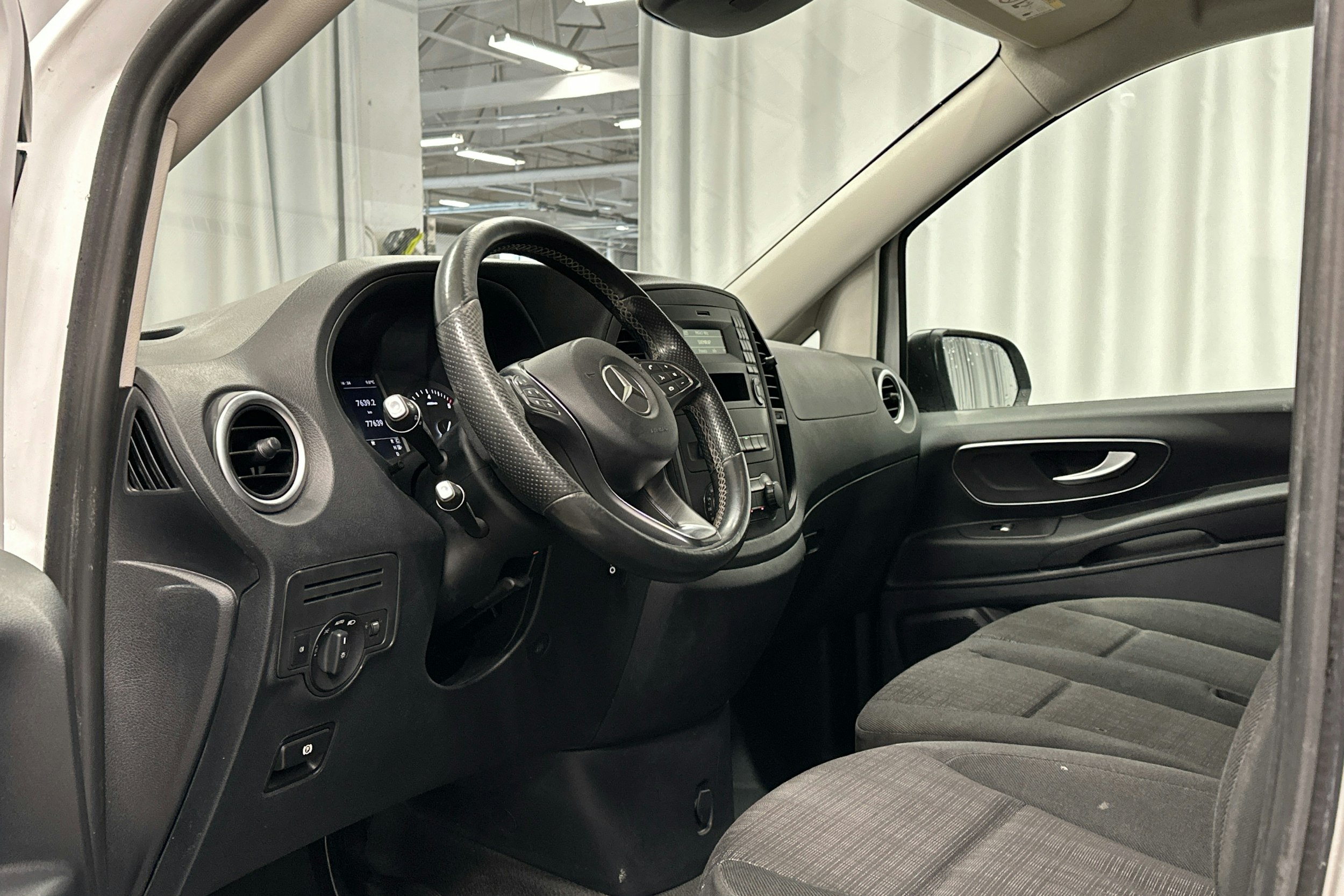 valkoinen Mercedes-Benz Vito 2020 kuva 10.