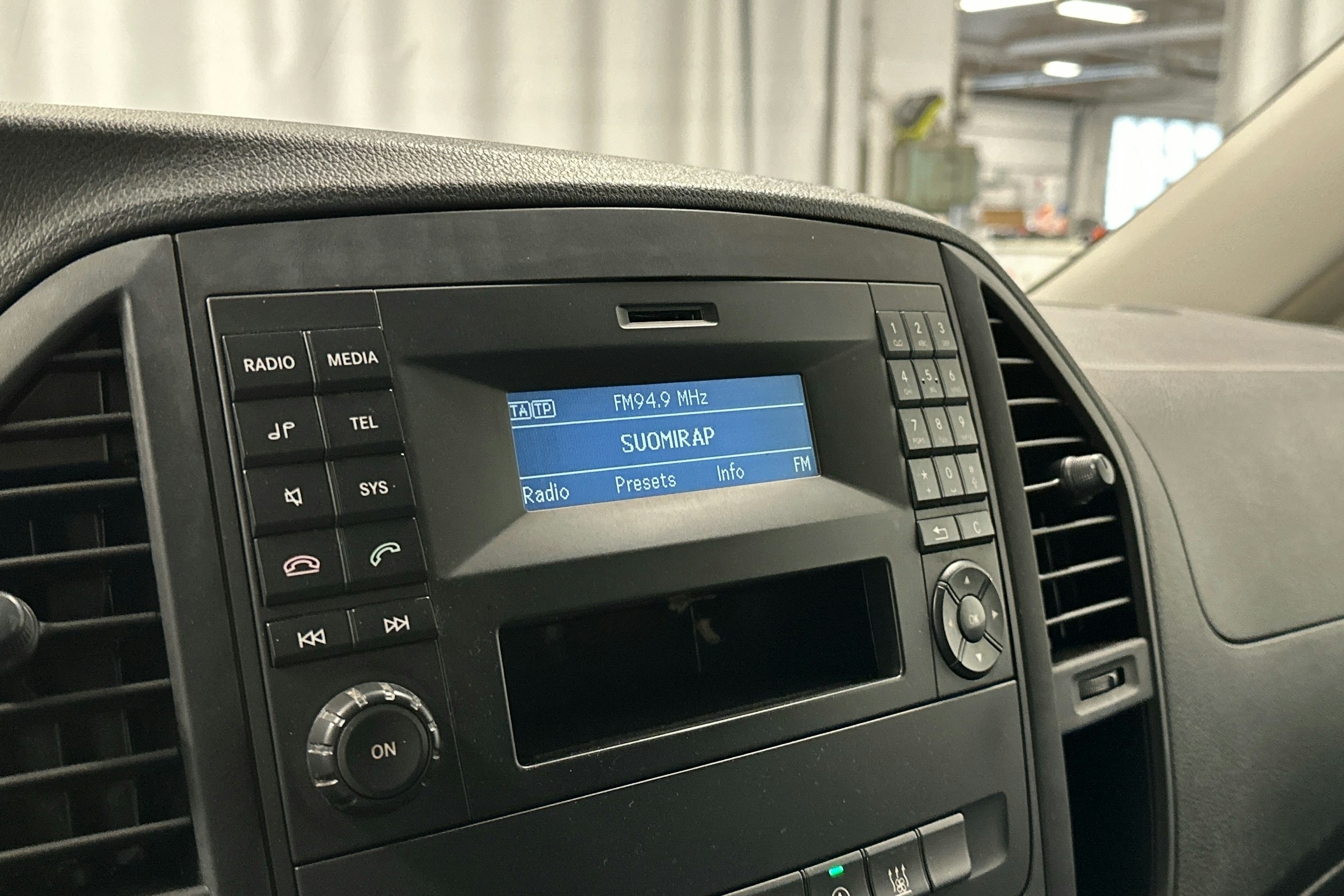 valkoinen Mercedes-Benz Vito 2020 kuva 12.